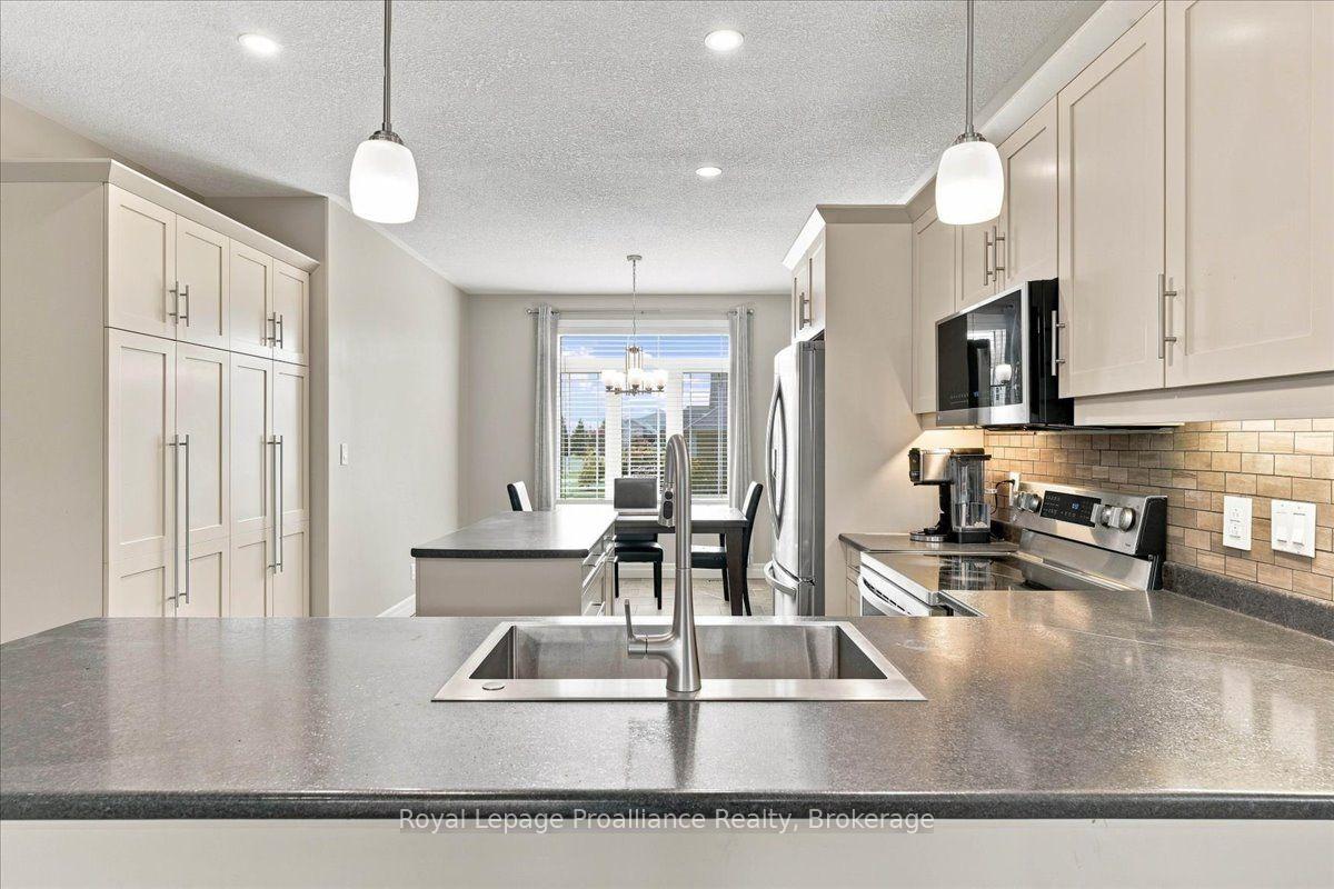 Photo 9 of 54 Cavendish Drive, Belleville, Thurlow Ward — HOMEH