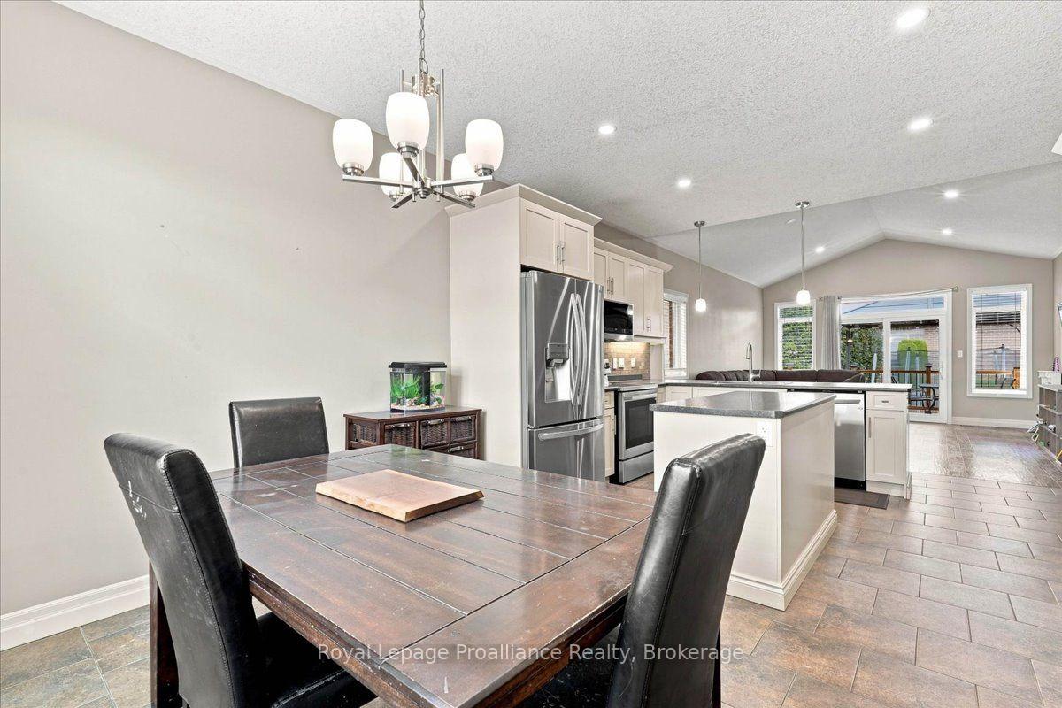 Photo 13 of 54 Cavendish Drive, Belleville, Thurlow Ward — HOMEH