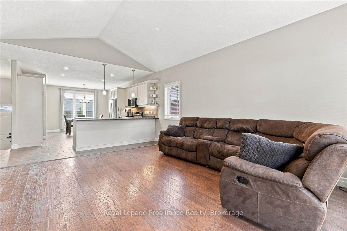 Photo 14 of 54 Cavendish Drive, Belleville, Thurlow Ward — HOMEH