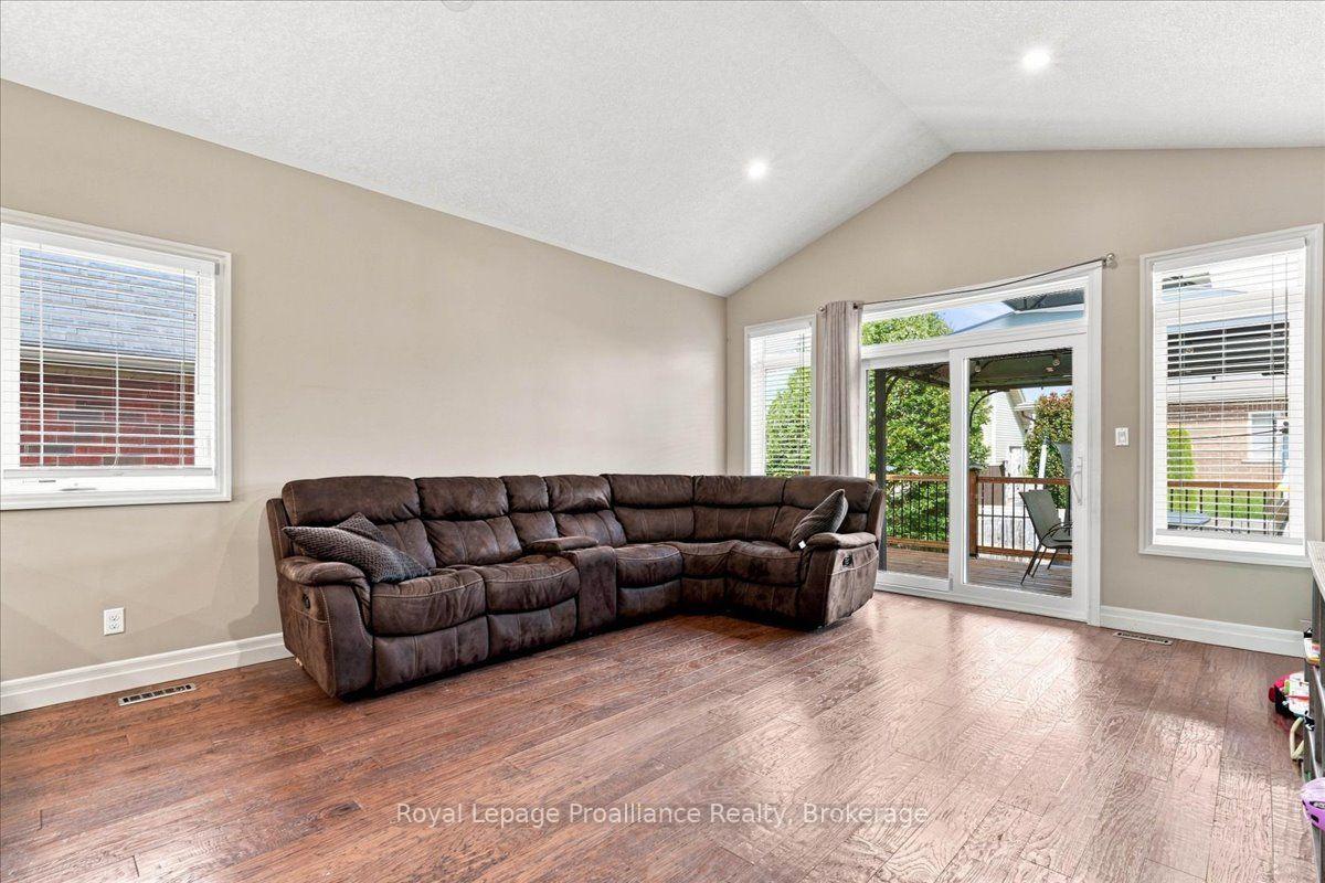 Photo 15 of 54 Cavendish Drive, Belleville, Thurlow Ward — HOMEH
