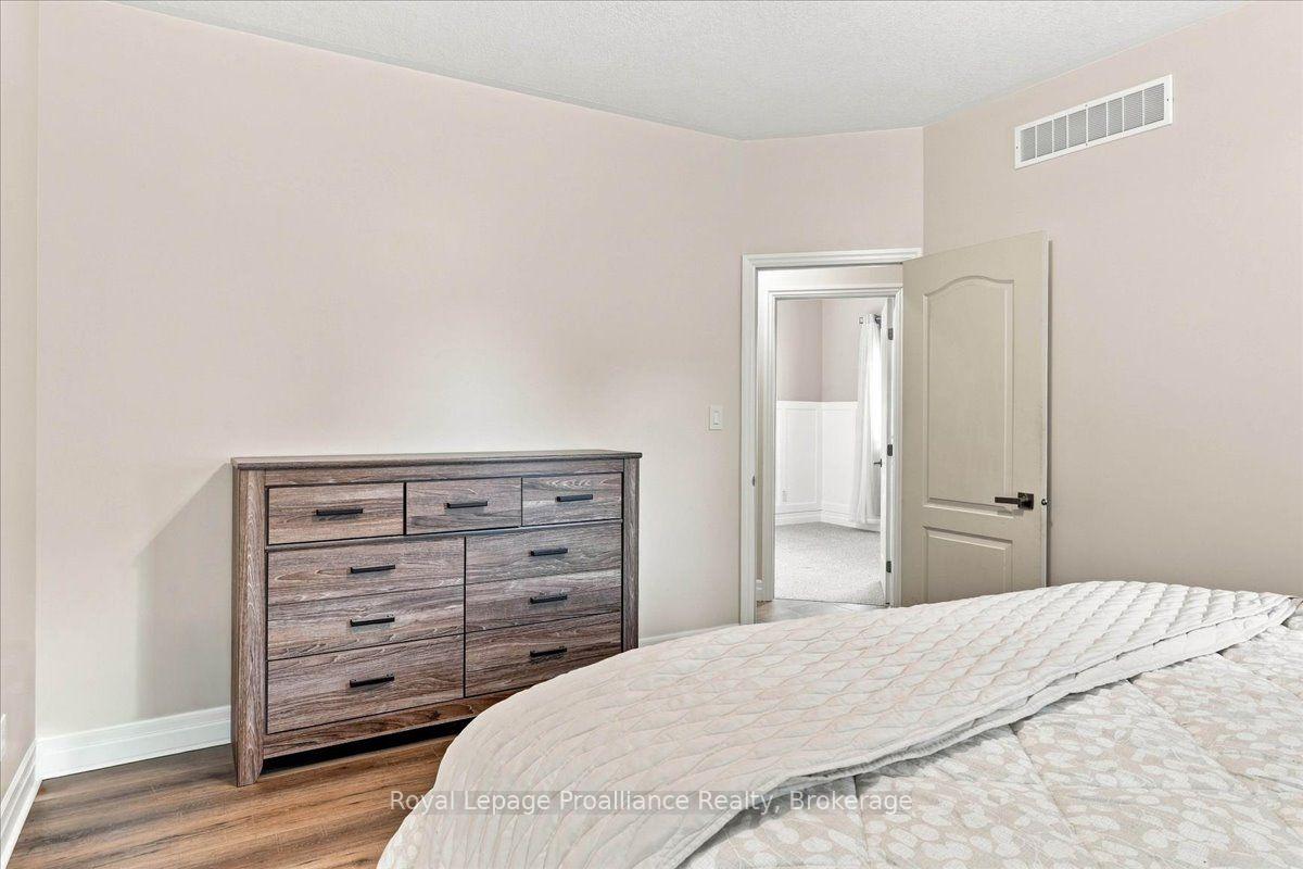 Photo 19 of 54 Cavendish Drive, Belleville, Thurlow Ward — HOMEH