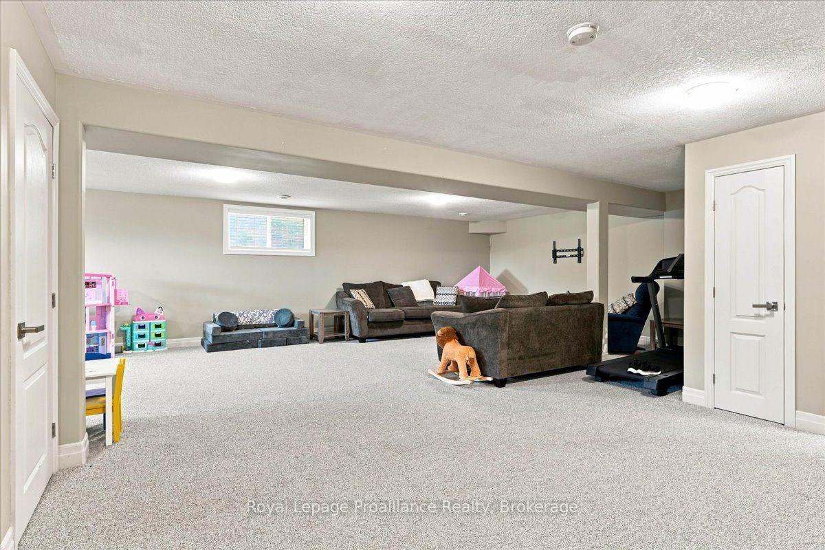 Photo 29 of 54 Cavendish Drive, Belleville, Thurlow Ward — HOMEH