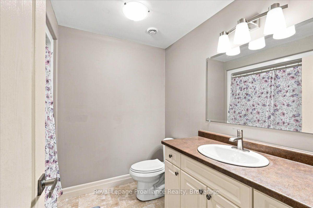 Photo 38 of 54 Cavendish Drive, Belleville, Thurlow Ward — HOMEH
