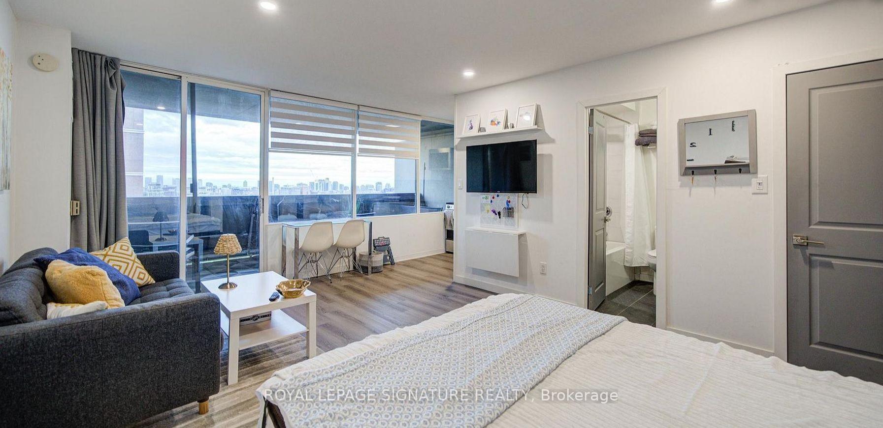 Photo 6 of Unit 1605, 720 Spadina Avenue, Toronto, University — HOMEH