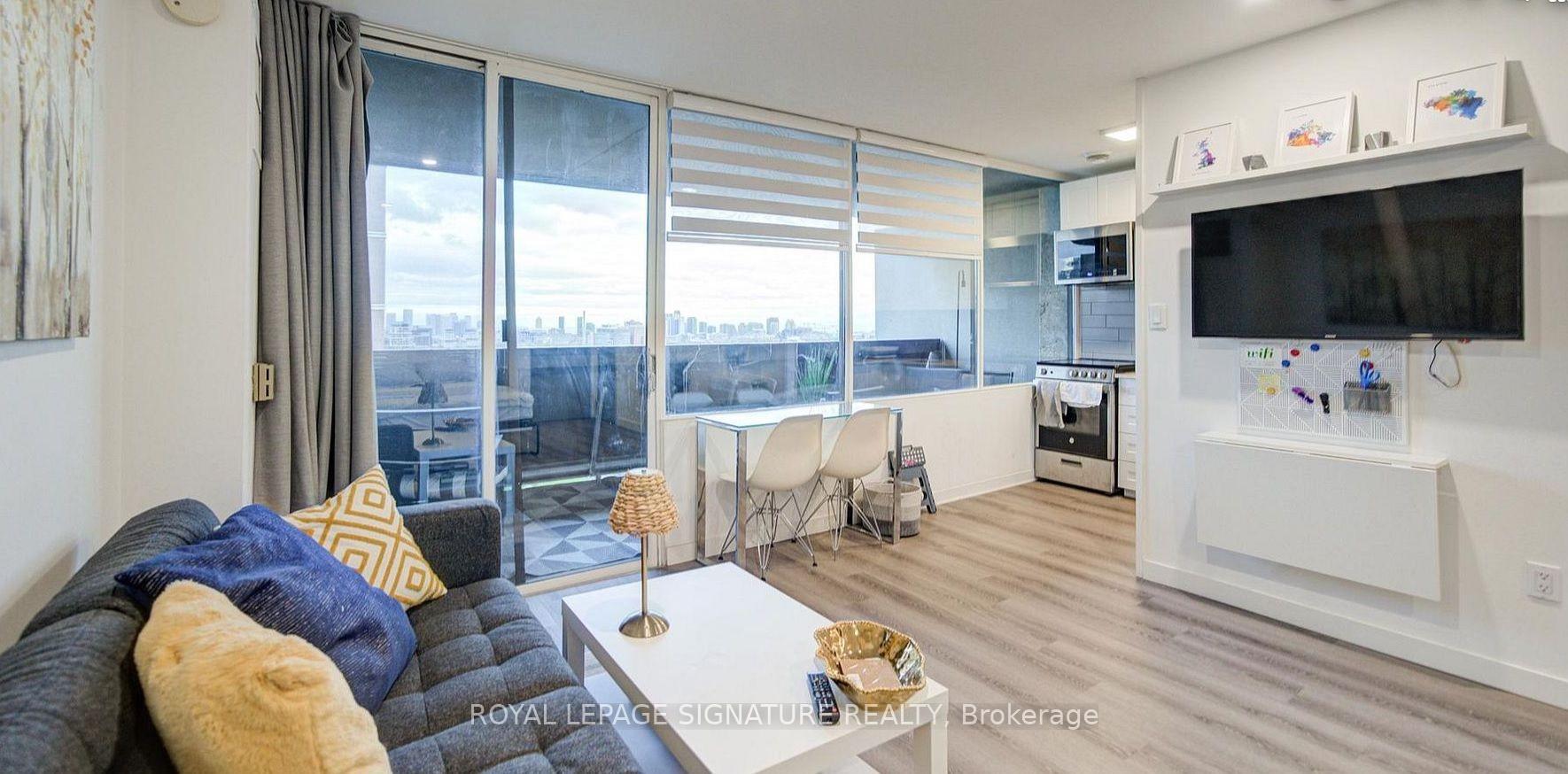 Photo 9 of Unit 1605, 720 Spadina Avenue, Toronto, University — HOMEH