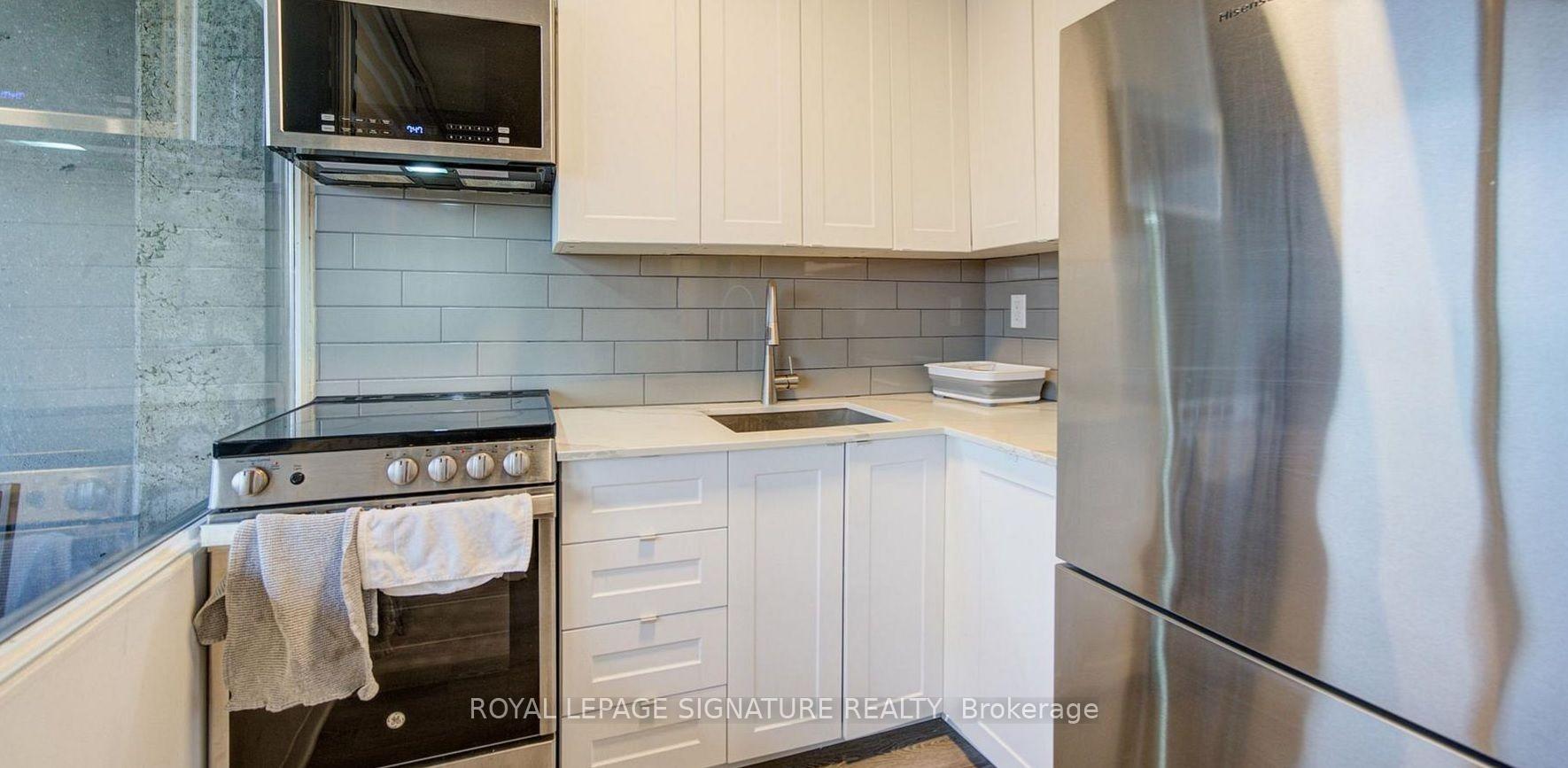 Photo 10 of Unit 1605, 720 Spadina Avenue, Toronto, University — HOMEH