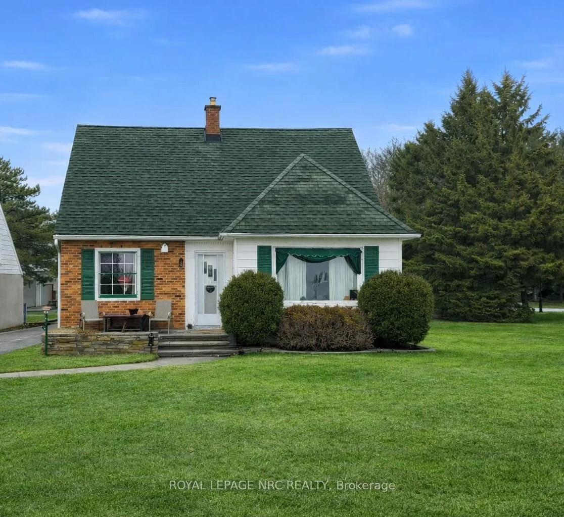 Photo 2 of 19 Lakeshore Road, Port Colborne, Sugarloaf — HOMEH