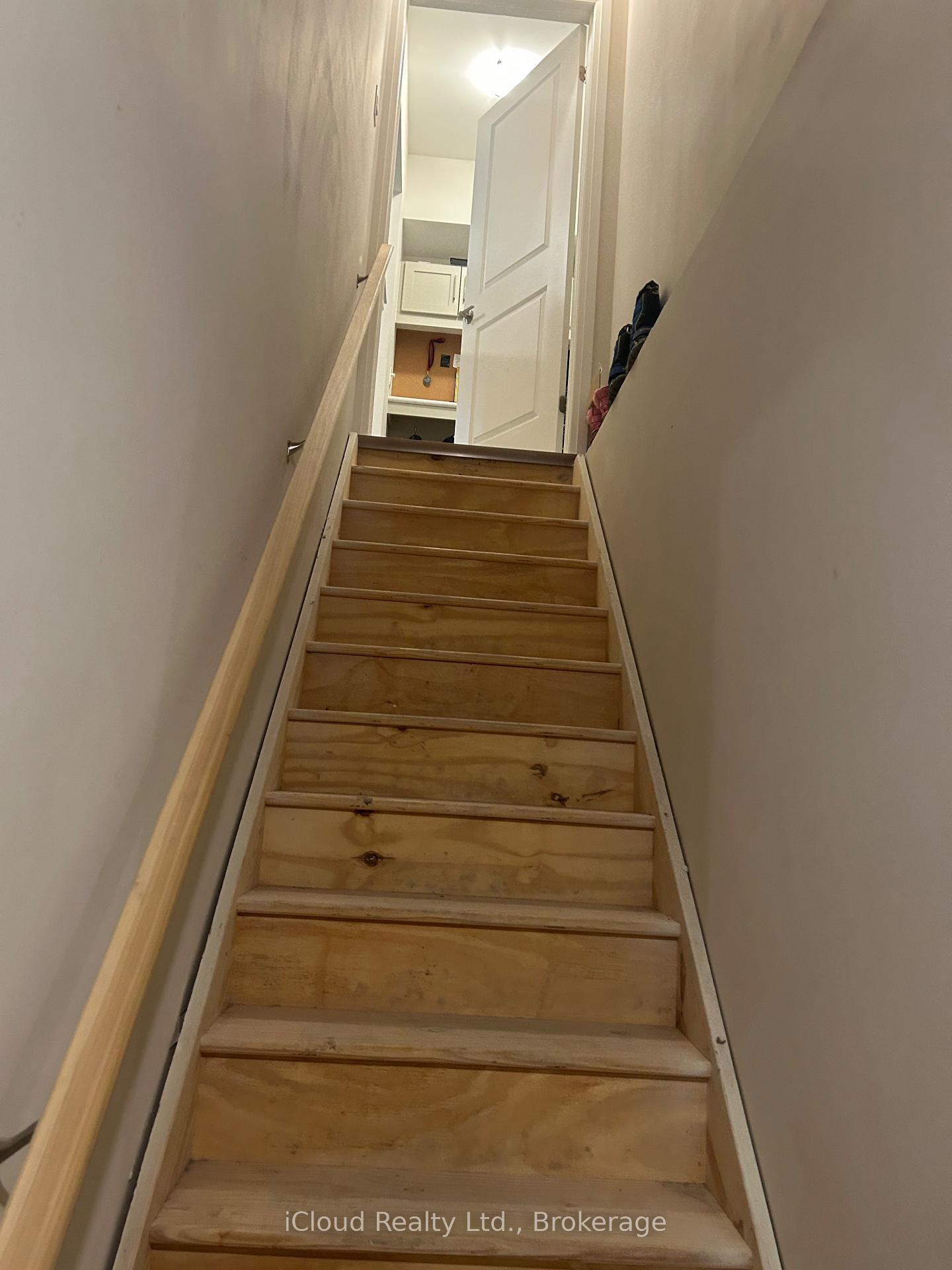 Photo 5 of Unit Upper, 9306 White Oak Avenue, Niagara Falls, Lyons Creek — HOMEH