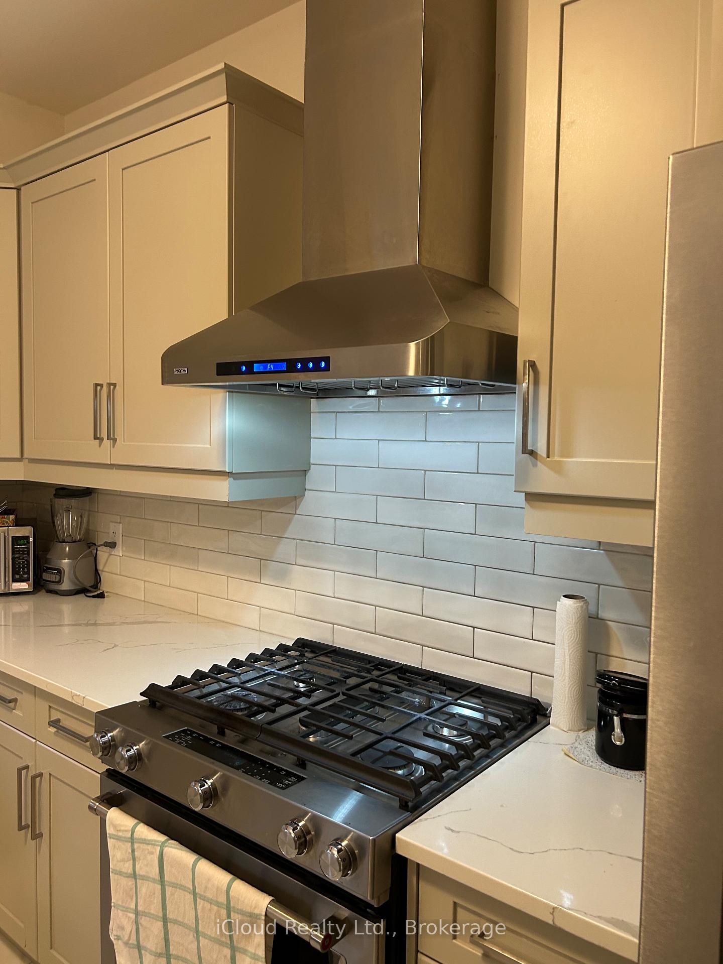 Photo 10 of Unit Upper, 9306 White Oak Avenue, Niagara Falls, Lyons Creek — HOMEH