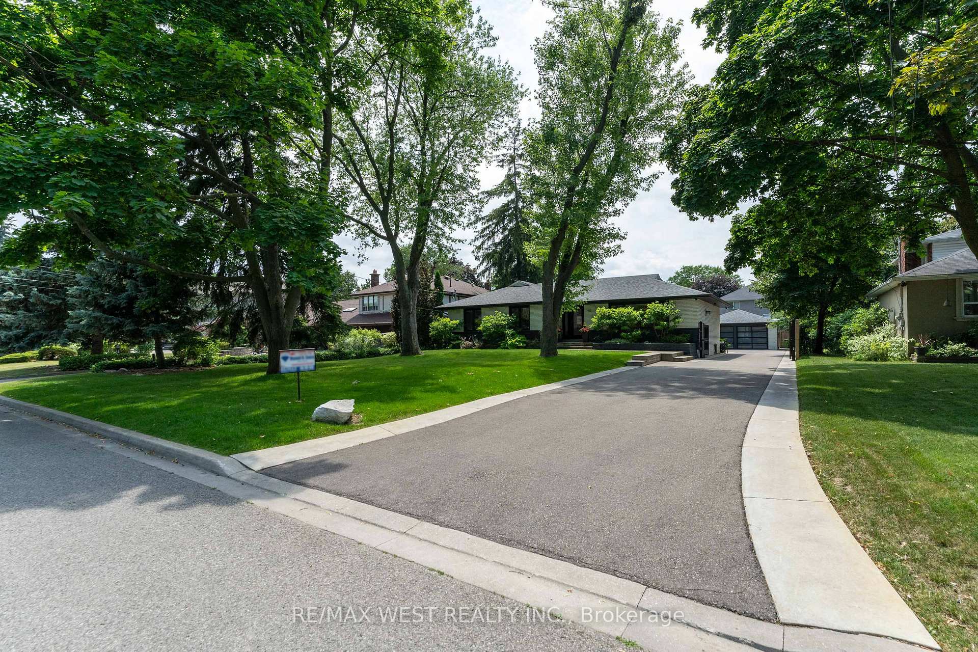 Photo 1 of 92 Warwood Road, Etobicoke, Islington-City Centre West — HOMEH