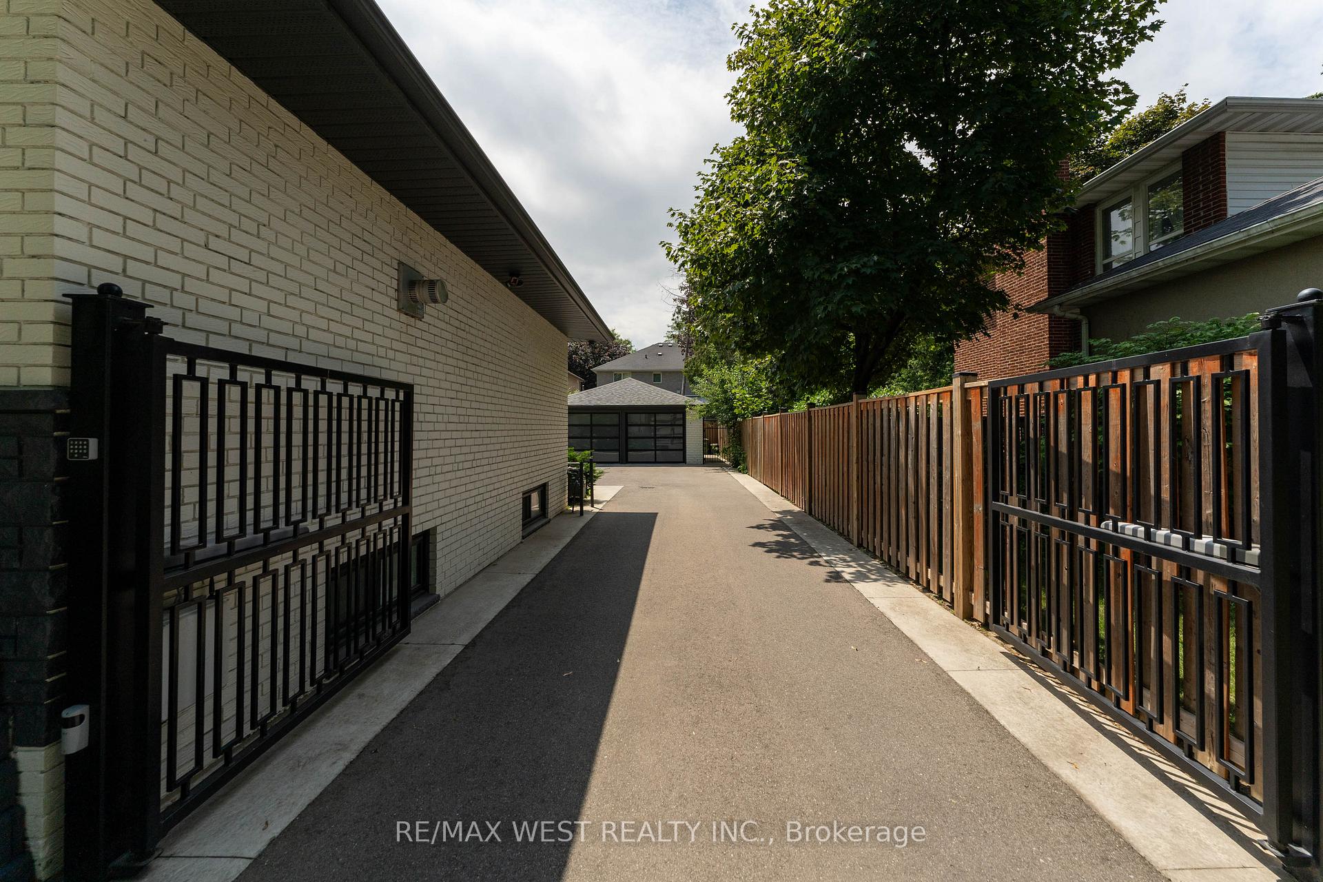 Photo 26 of 92 Warwood Road, Etobicoke, Islington-City Centre West — HOMEH