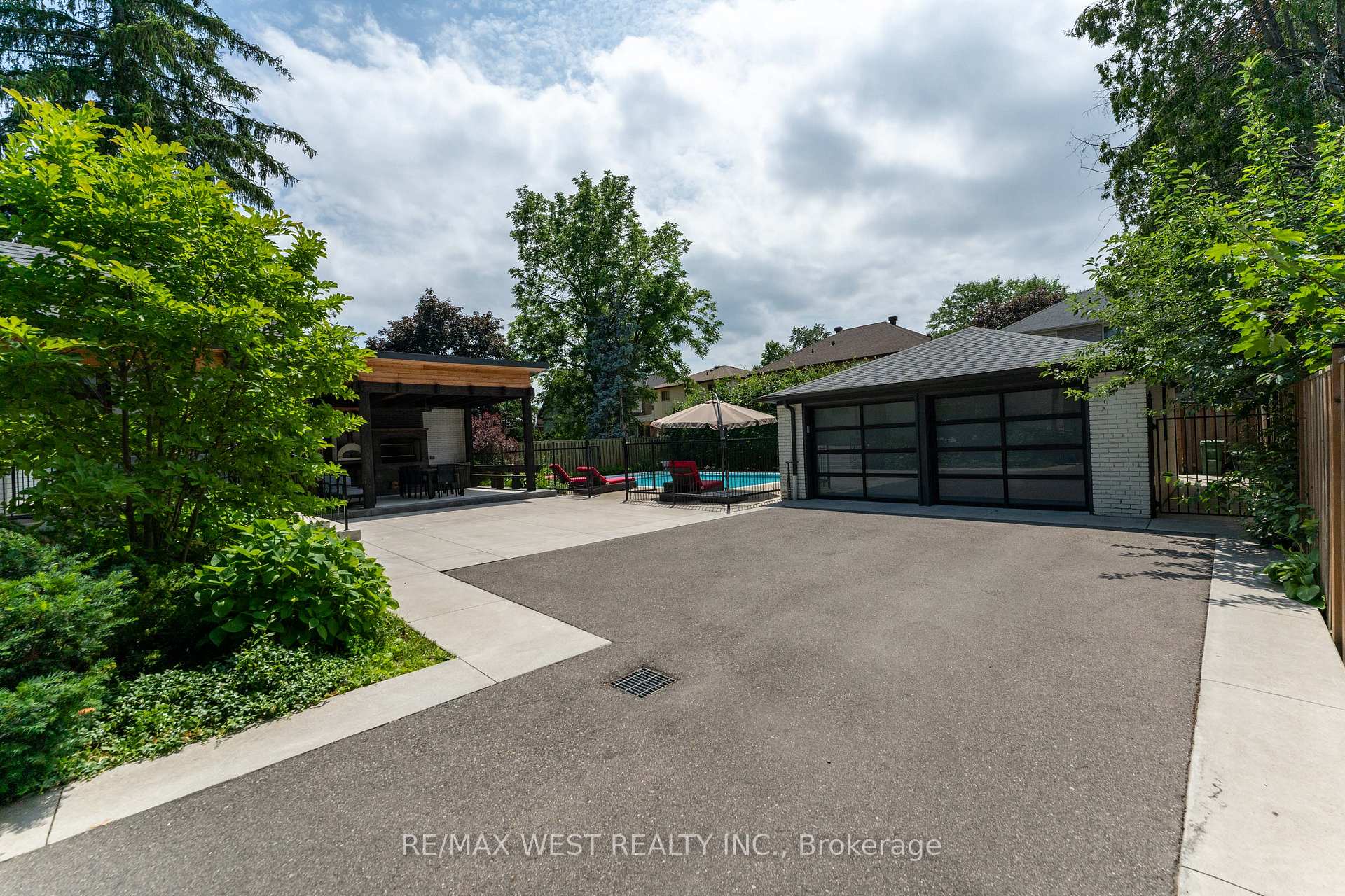 Photo 27 of 92 Warwood Road, Etobicoke, Islington-City Centre West — HOMEH