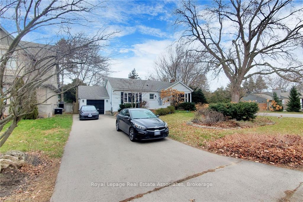 Photo 2 of Unit Basement, 925 Kingsway Drive, Burlington, LaSalle — HOMEH