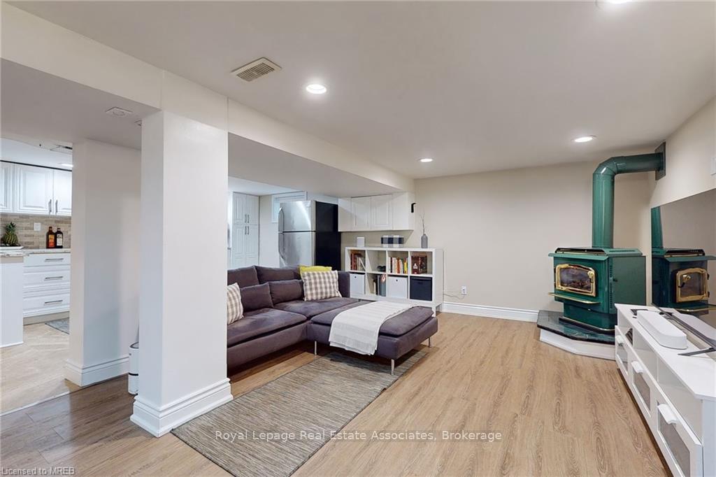 Photo 7 of Unit Basement, 925 Kingsway Drive, Burlington, LaSalle — HOMEH