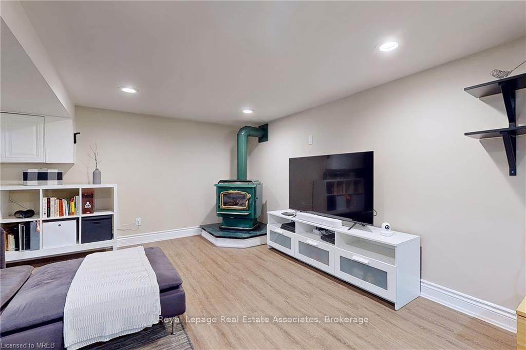 Photo 8 of Unit Basement, 925 Kingsway Drive, Burlington, LaSalle — HOMEH