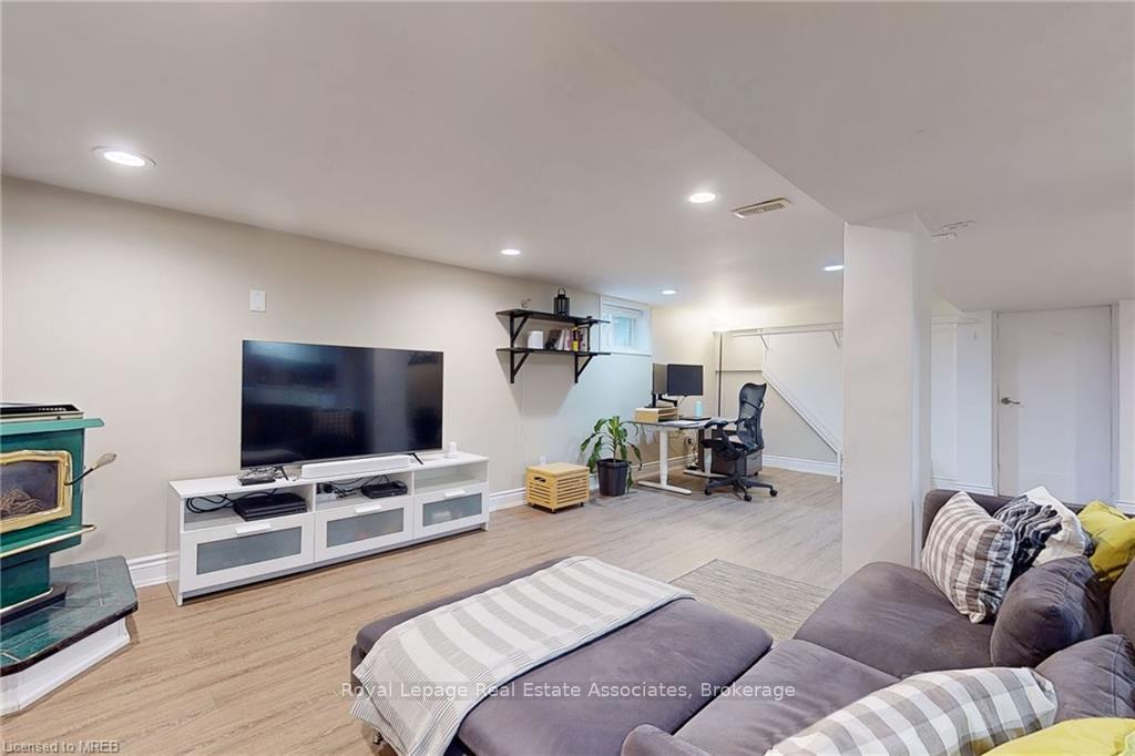 Photo 11 of Unit Basement, 925 Kingsway Drive, Burlington, LaSalle — HOMEH