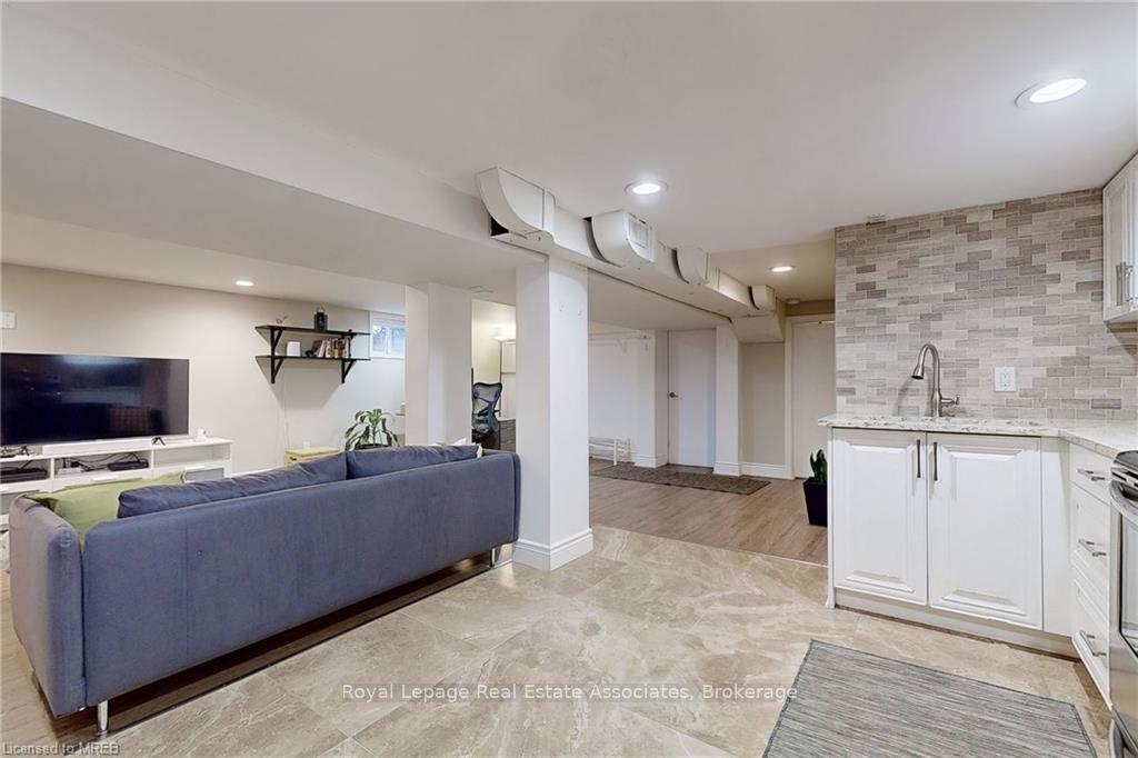 Photo 16 of Unit Basement, 925 Kingsway Drive, Burlington, LaSalle — HOMEH
