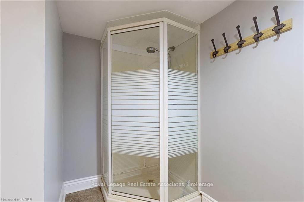Photo 23 of Unit Basement, 925 Kingsway Drive, Burlington, LaSalle — HOMEH