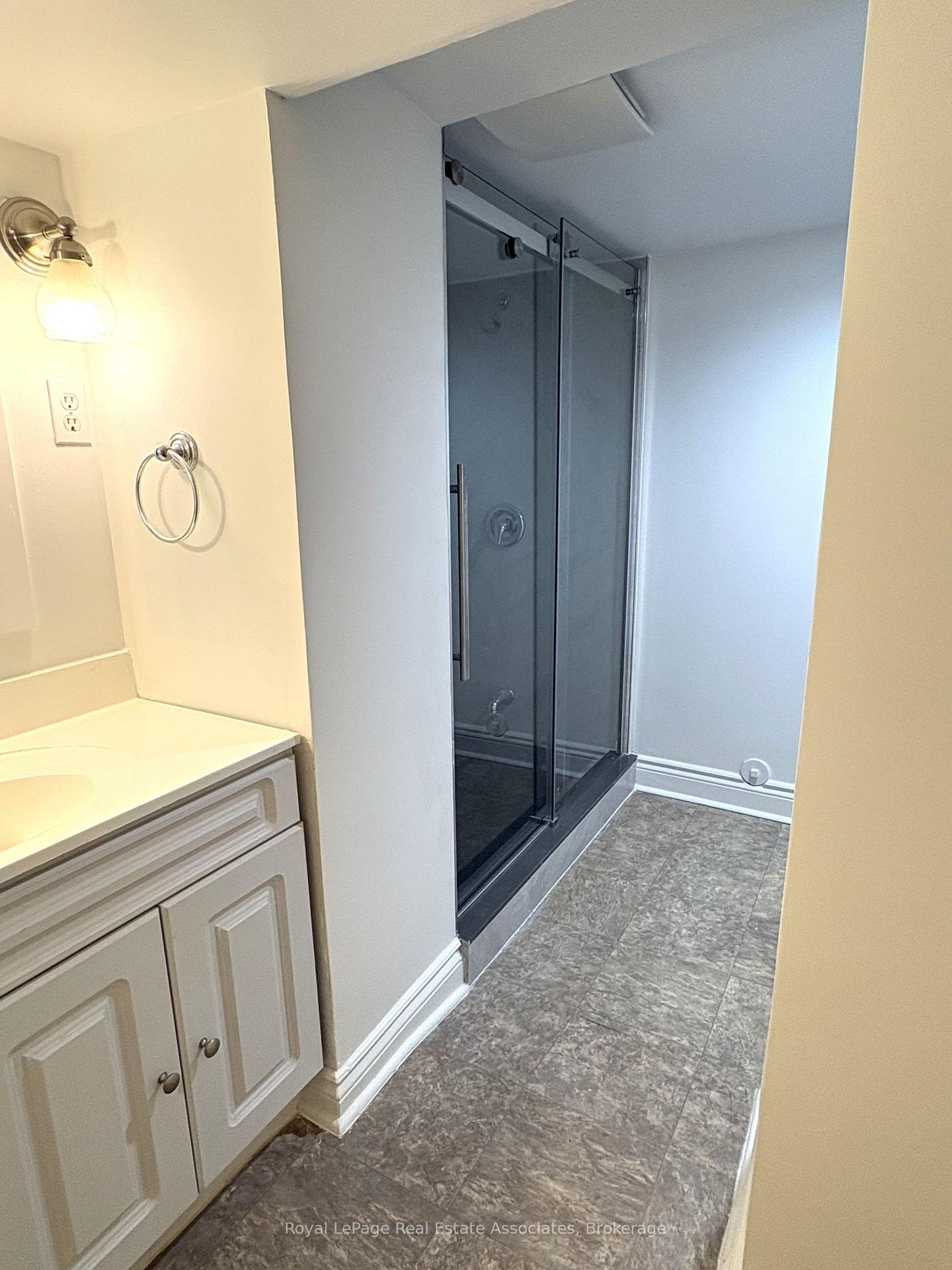 Photo 24 of Unit Basement, 925 Kingsway Drive, Burlington, LaSalle — HOMEH