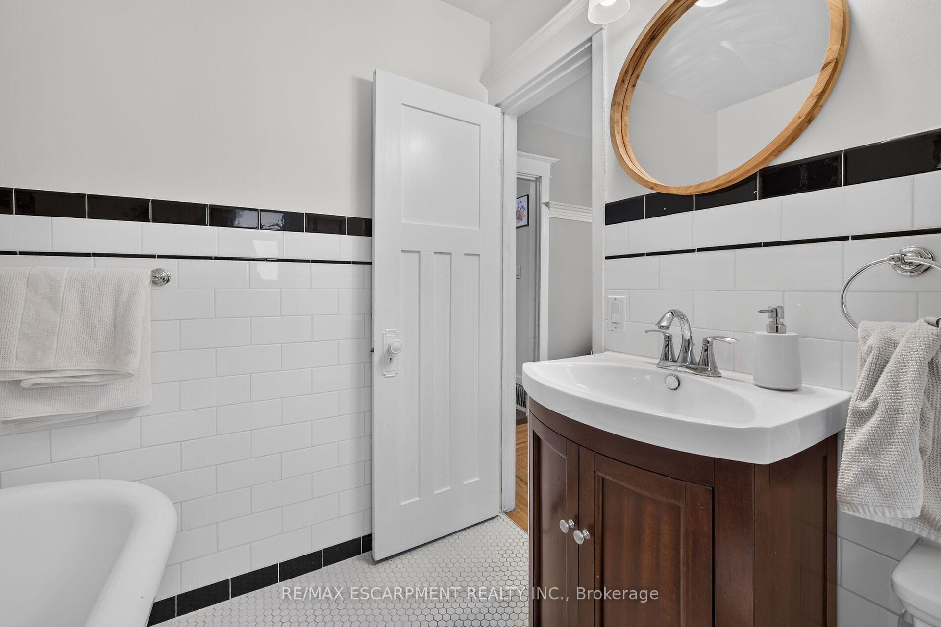 Photo 26 of 163 Hess Street S, Hamilton, Durand — HOMEH