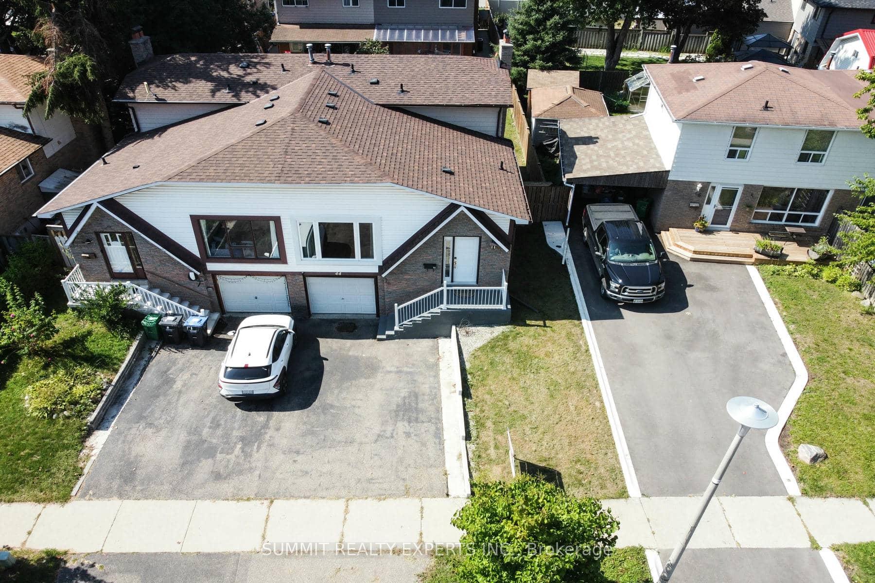 Photo 2 of 44 Nancy Mccredie Drive, Brampton, Brampton West — HOMEH
