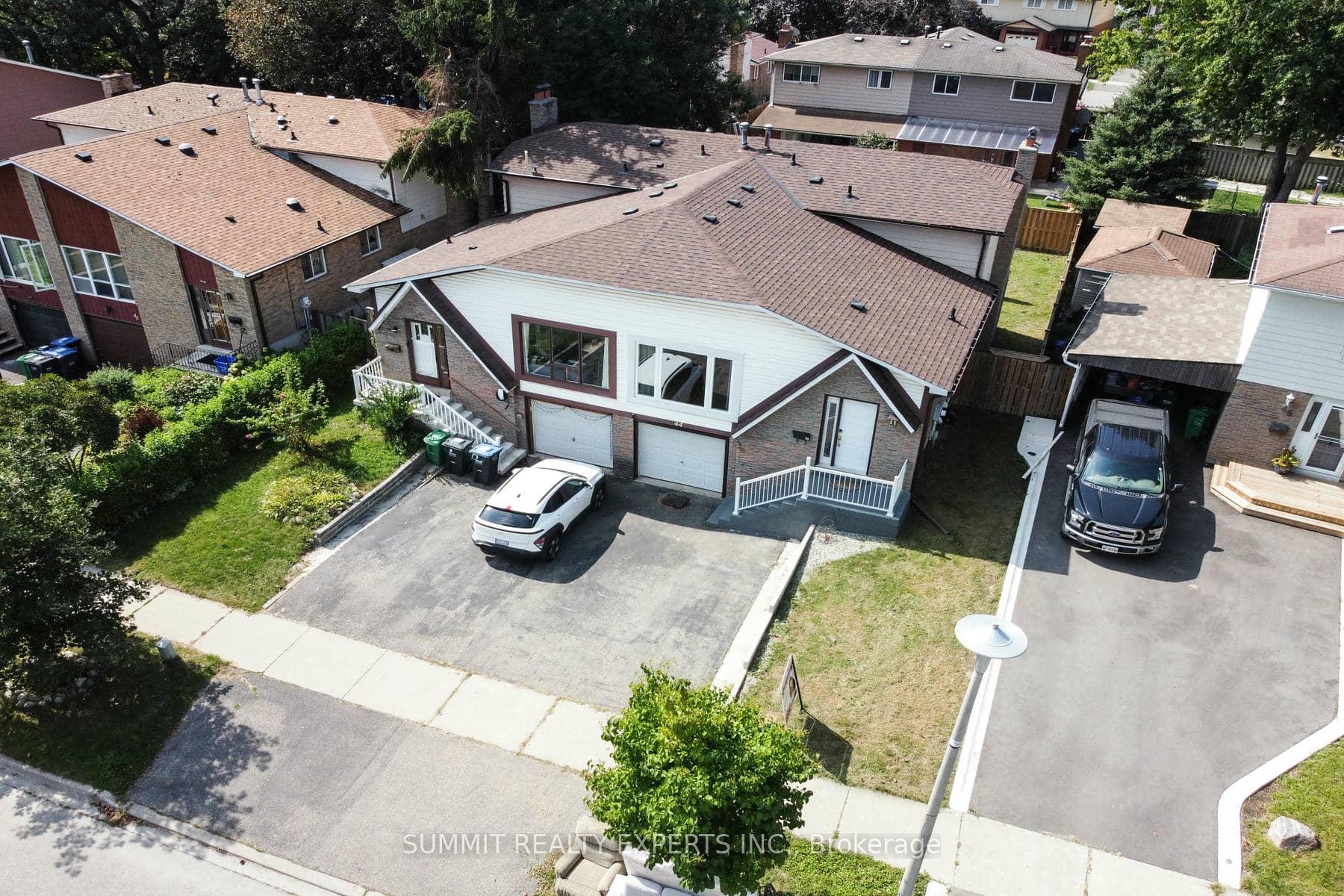 Photo 4 of 44 Nancy Mccredie Drive, Brampton, Brampton West — HOMEH