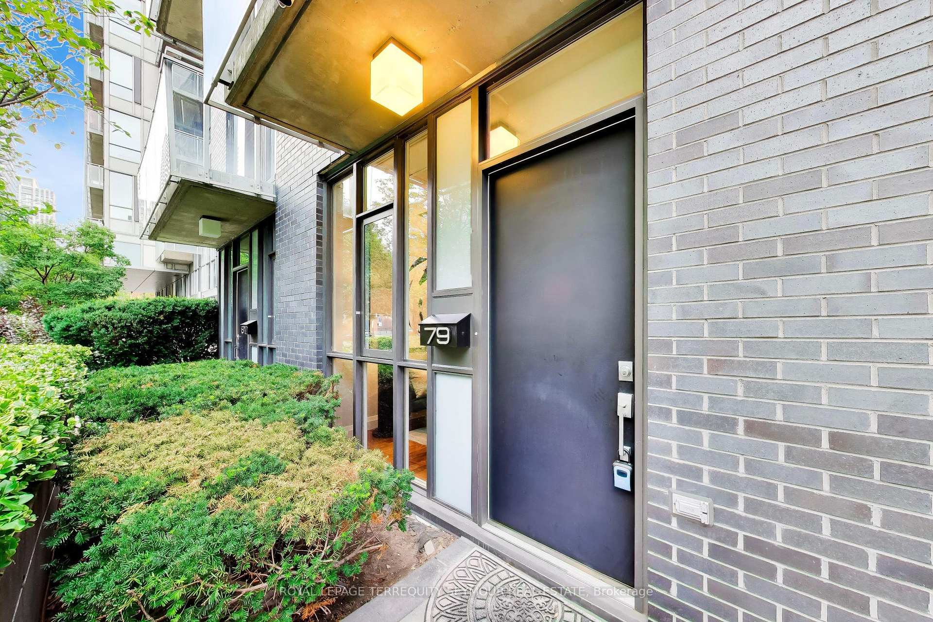Photo 2 of Unit 17, 79 Redpath Avenue, Toronto, Mount Pleasant West — HOMEH
