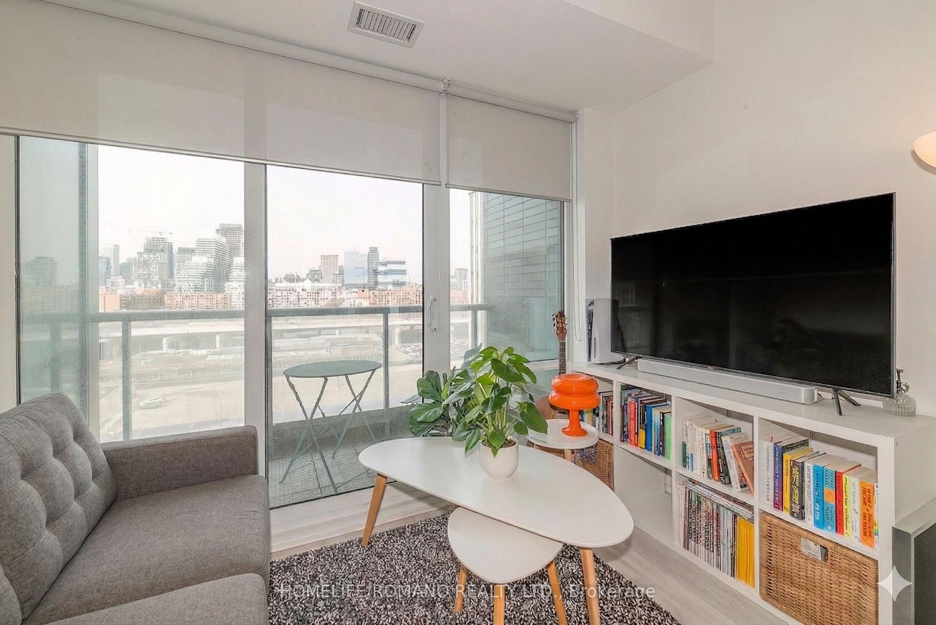 Photo 4 of Unit 823, 1 Edgewater Drive, Toronto, Waterfront Communities — HOMEH