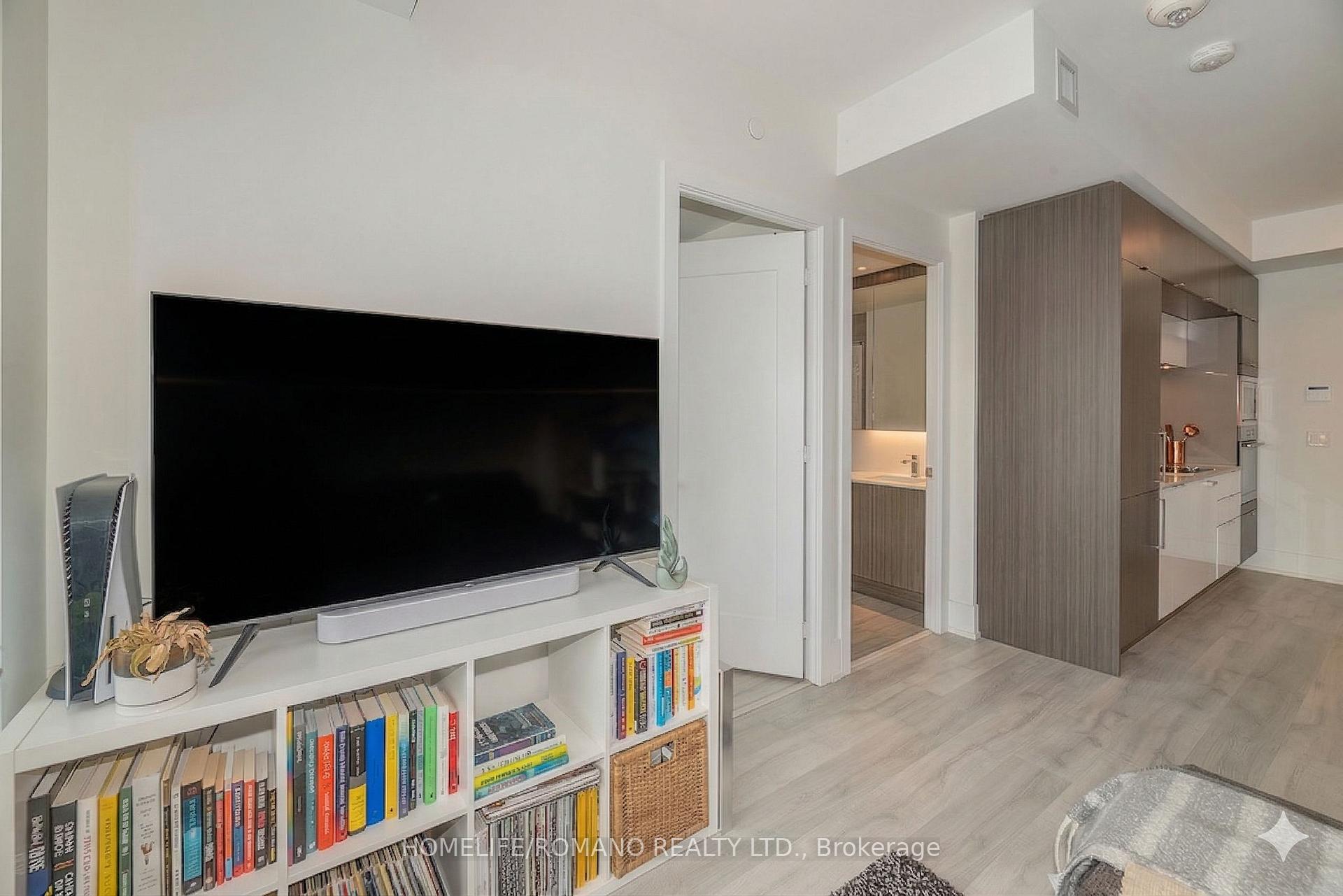 Photo 5 of Unit 823, 1 Edgewater Drive, Toronto, Waterfront Communities — HOMEH
