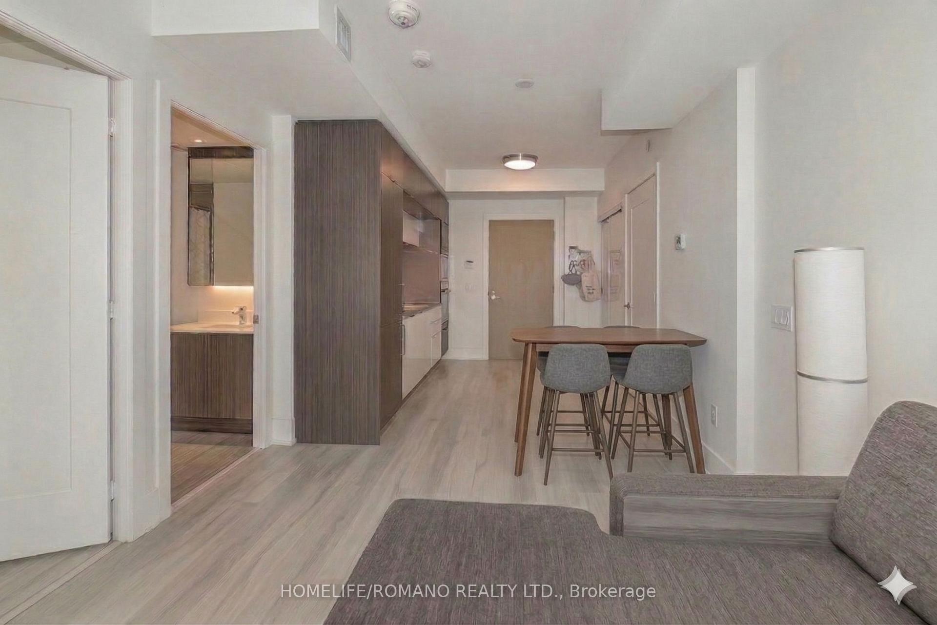 Photo 6 of Unit 823, 1 Edgewater Drive, Toronto, Waterfront Communities — HOMEH