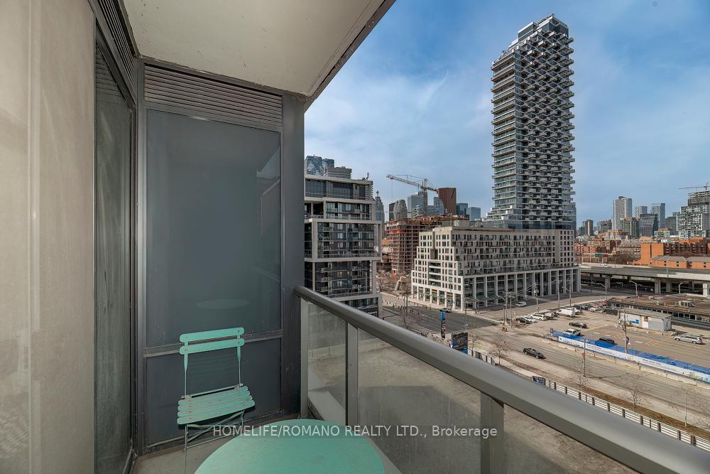 Photo 13 of Unit 823, 1 Edgewater Drive, Toronto, Waterfront Communities — HOMEH