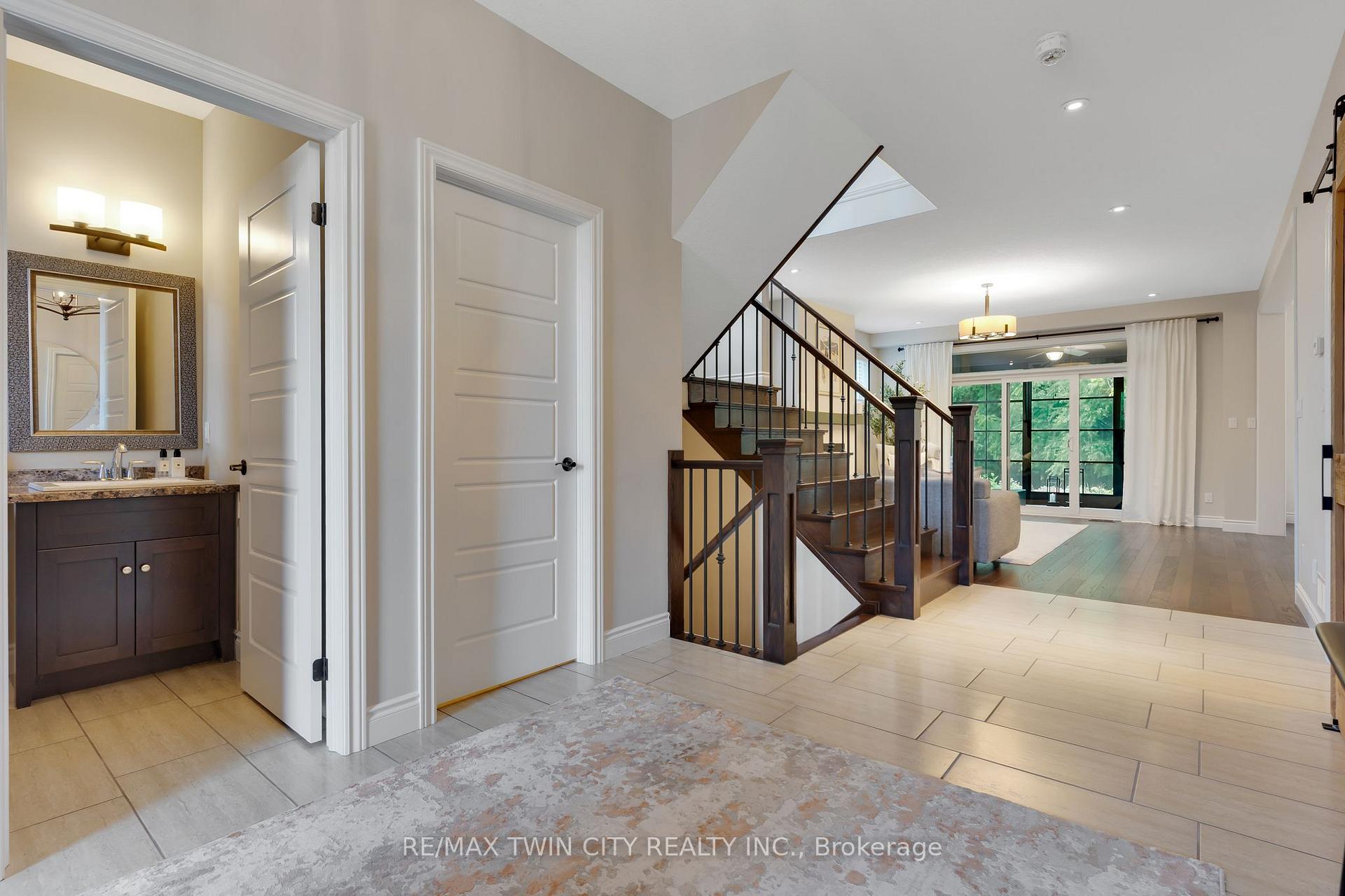 Photo 5 of 269 Carriage Way S, Waterloo, University Downs — HOMEH