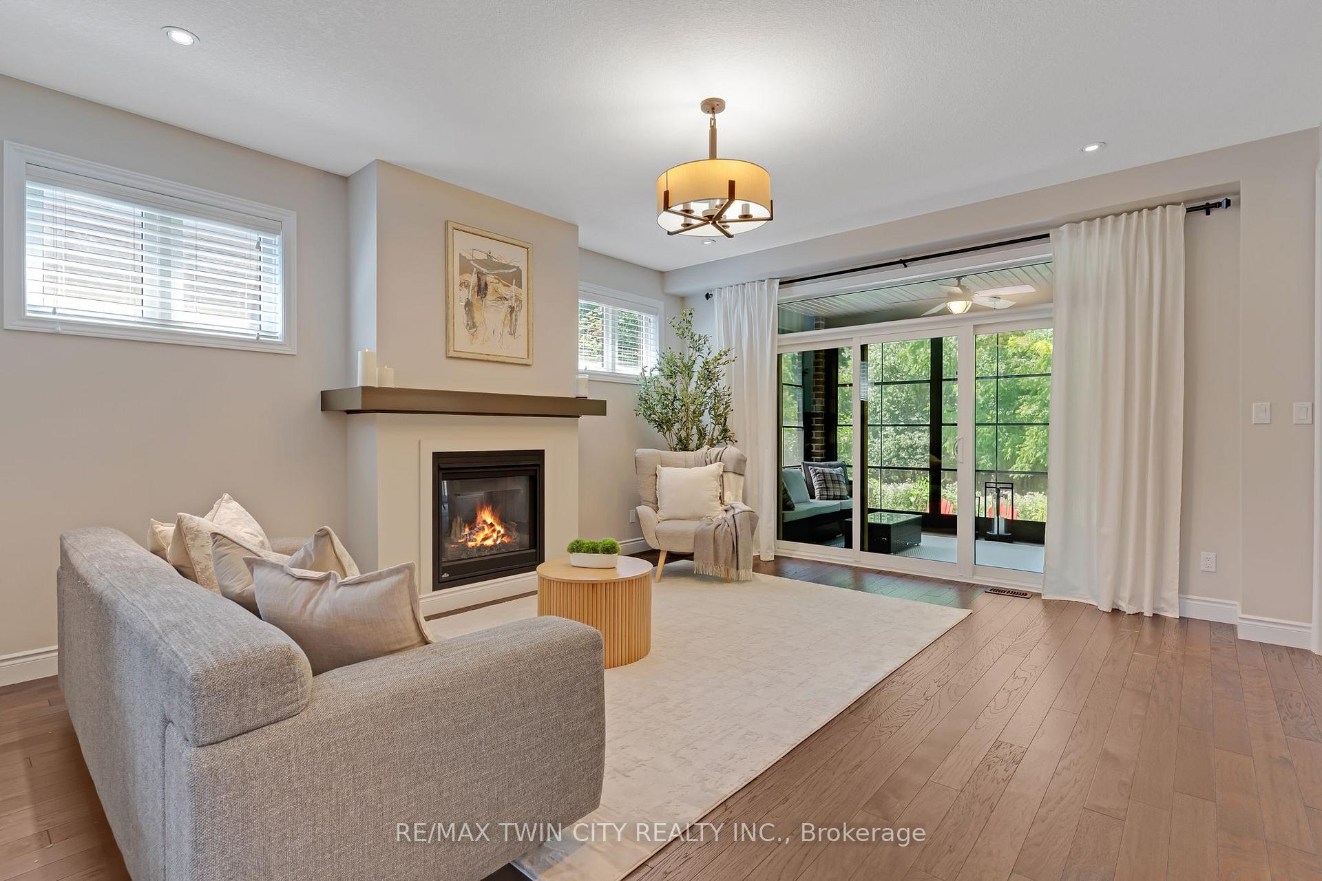 Photo 6 of 269 Carriage Way S, Waterloo, University Downs — HOMEH