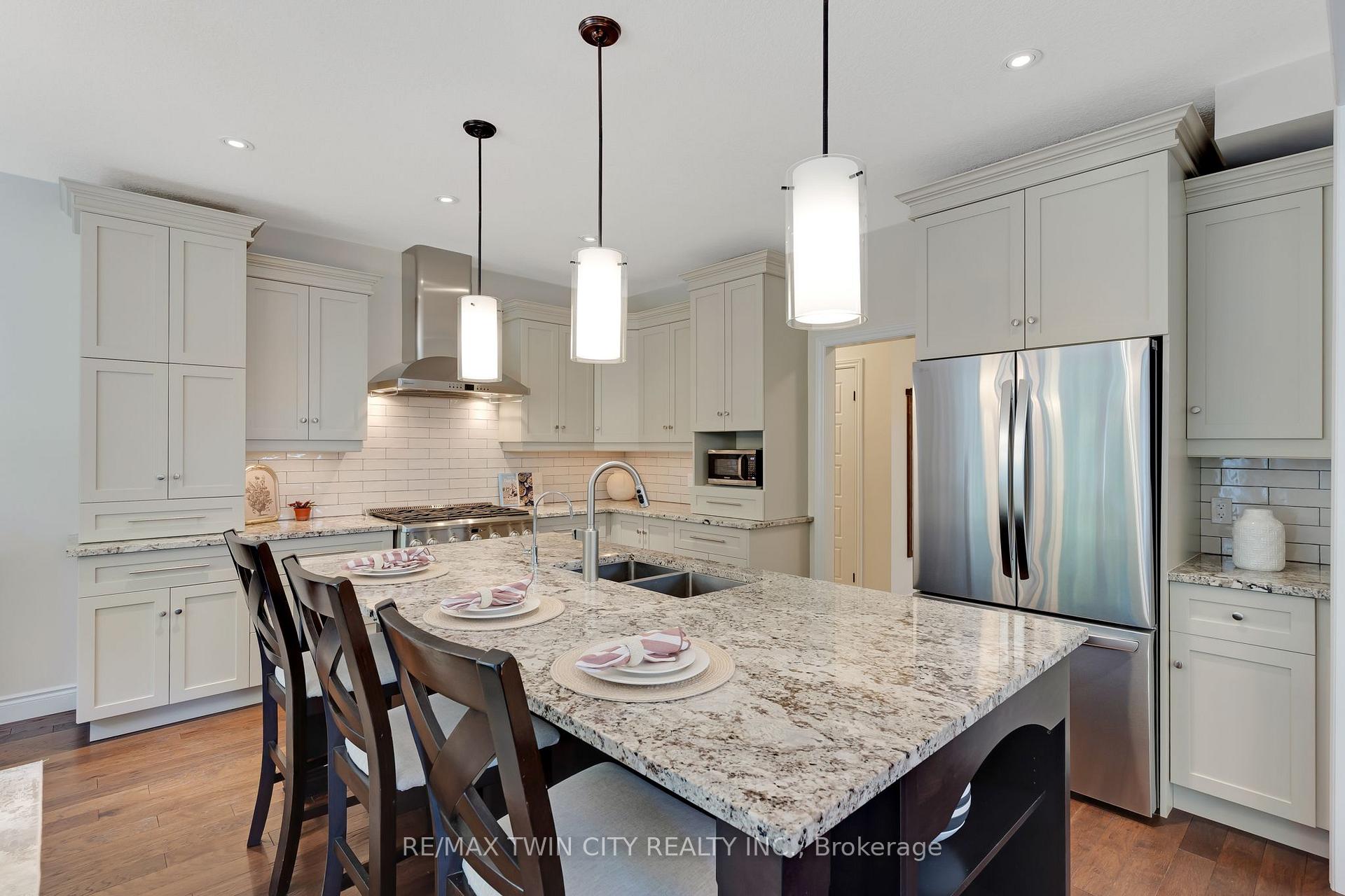 Photo 12 of 269 Carriage Way S, Waterloo, University Downs — HOMEH