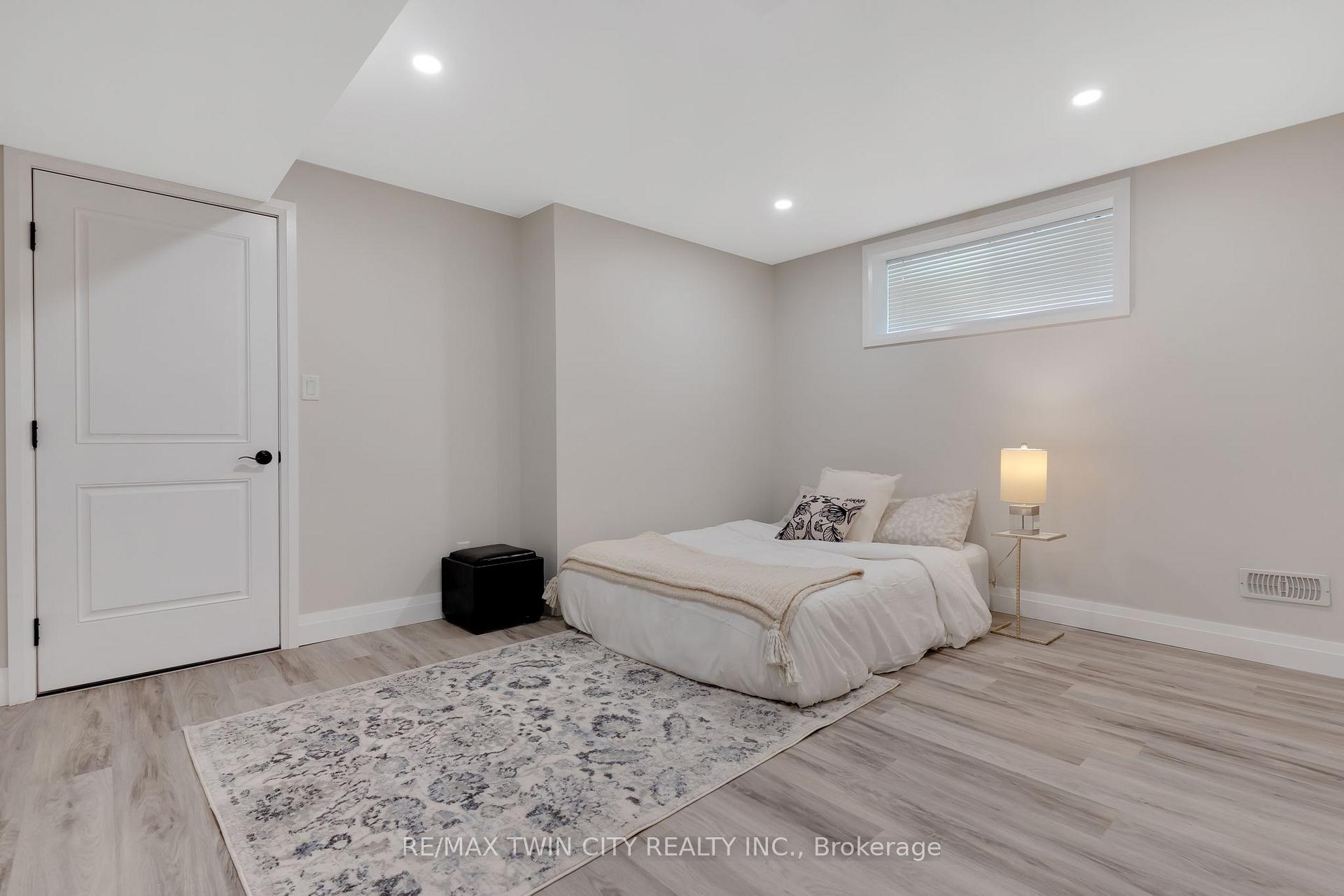 Photo 30 of 269 Carriage Way S, Waterloo, University Downs — HOMEH