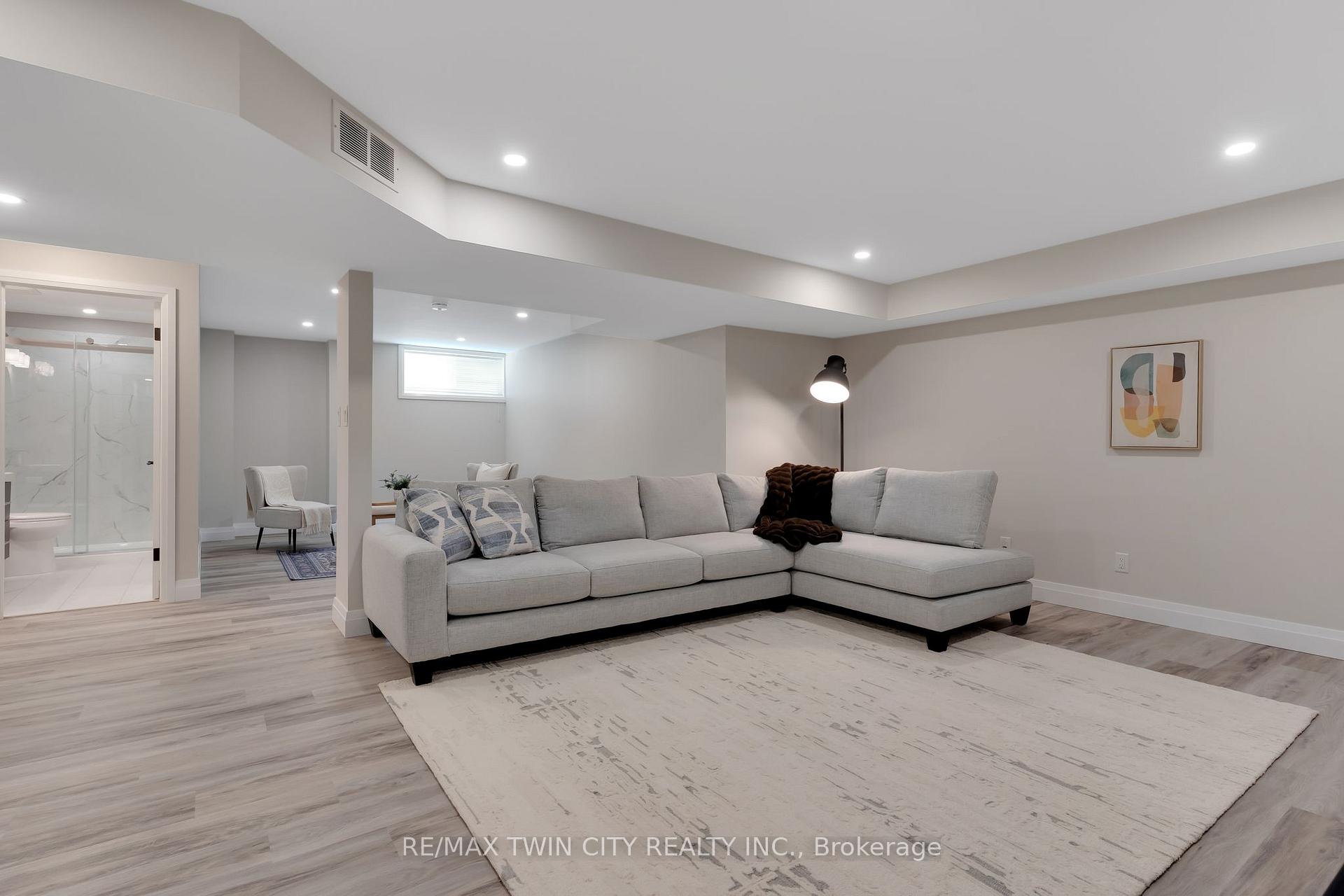 Photo 32 of 269 Carriage Way S, Waterloo, University Downs — HOMEH