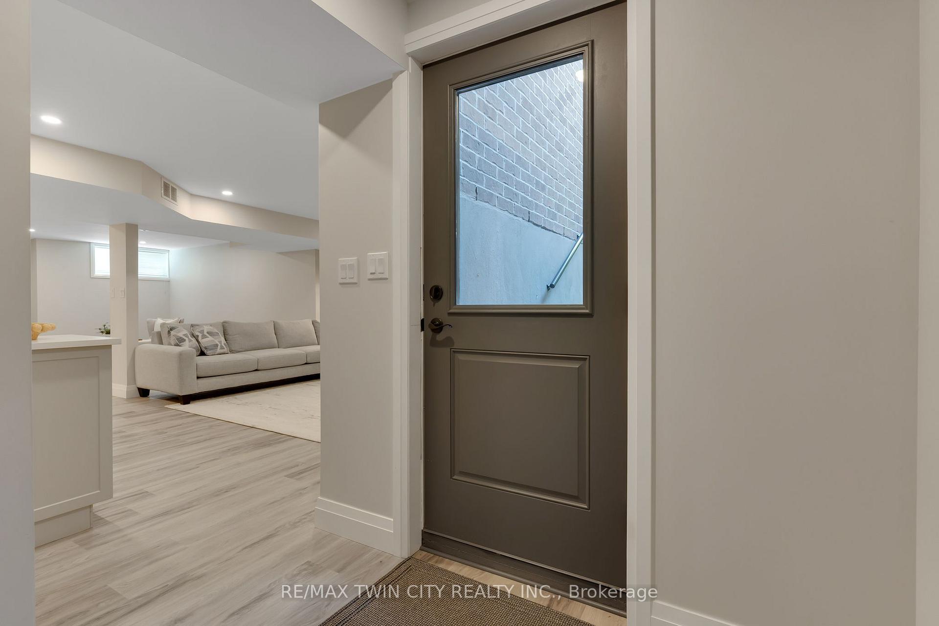 Photo 35 of 269 Carriage Way S, Waterloo, University Downs — HOMEH