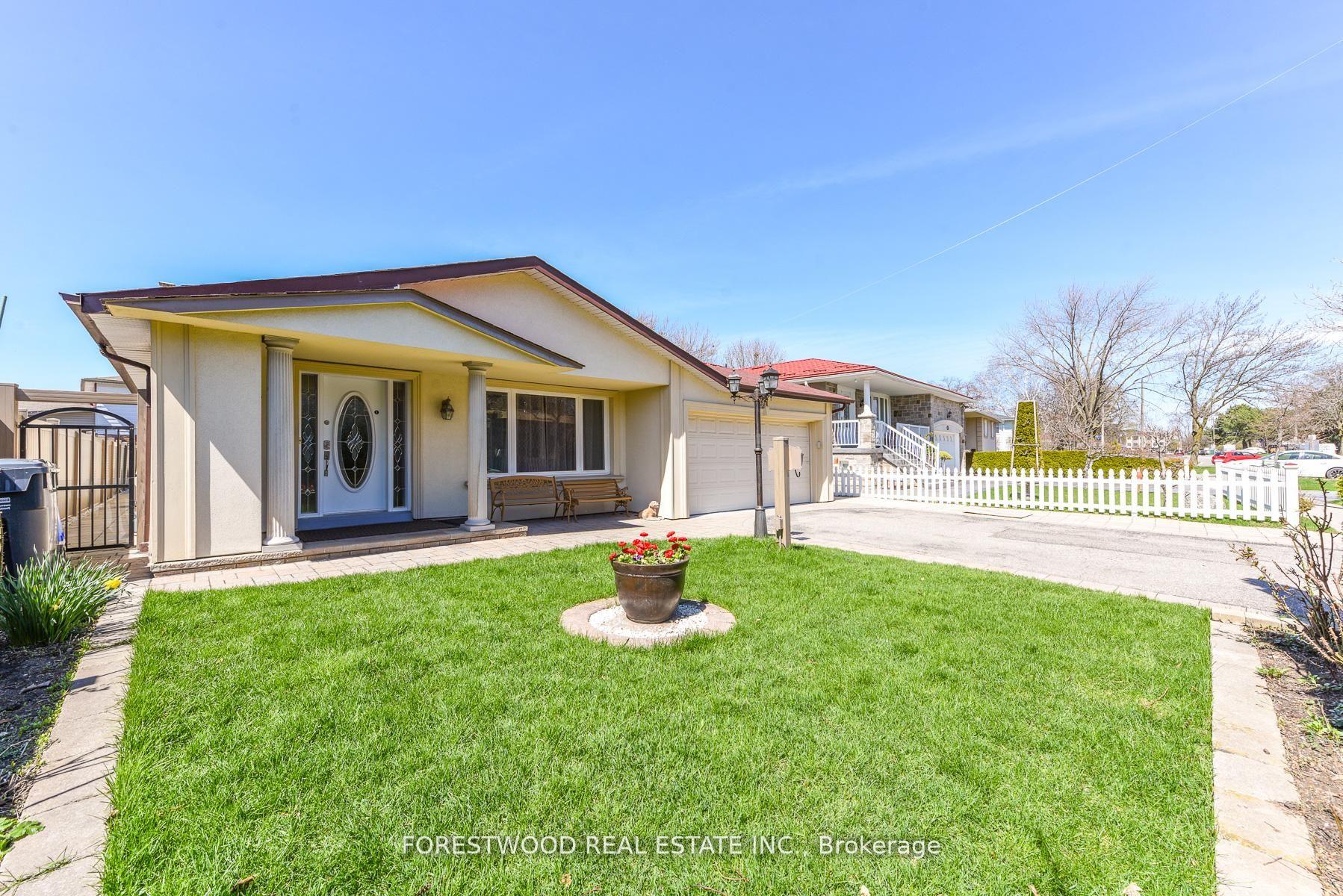 Front of 571 Silver Creek Boulevard