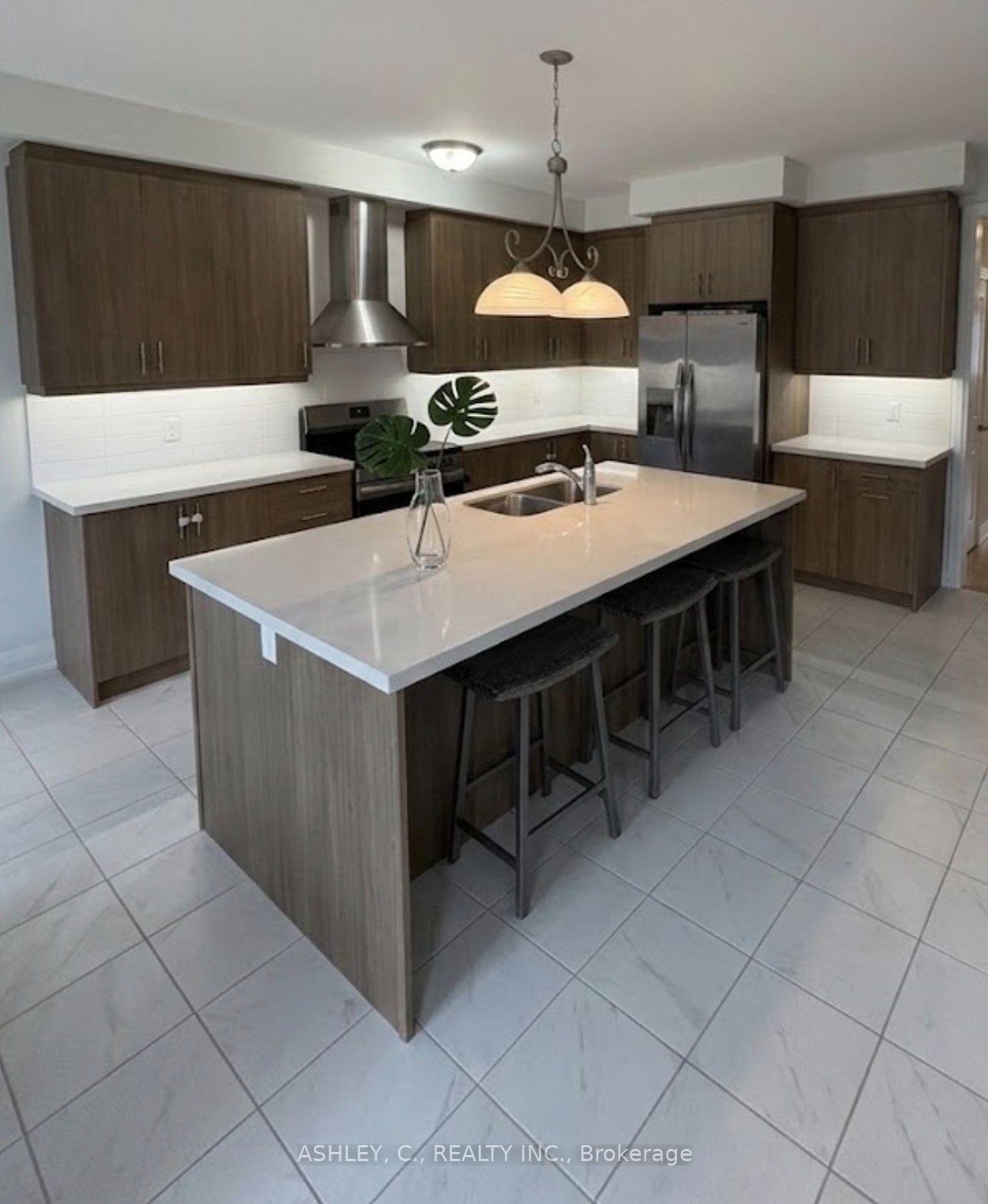 Photo 2 of 25 Gladmary Drive, Brampton, Bram West — HOMEH