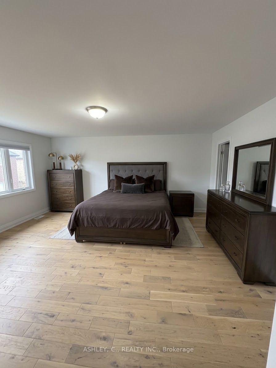 Photo 5 of 25 Gladmary Drive, Brampton, Bram West — HOMEH