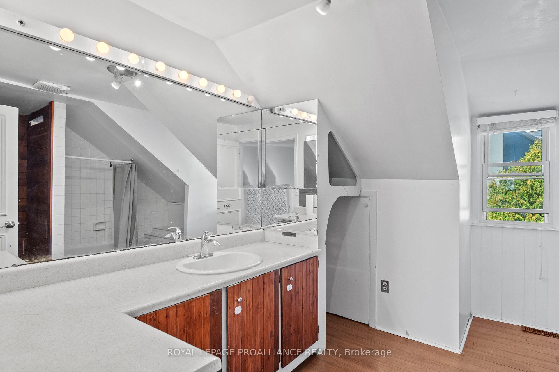 Photo 27 of 10 Rideau Street, Kingston, Central City East — HOMEH