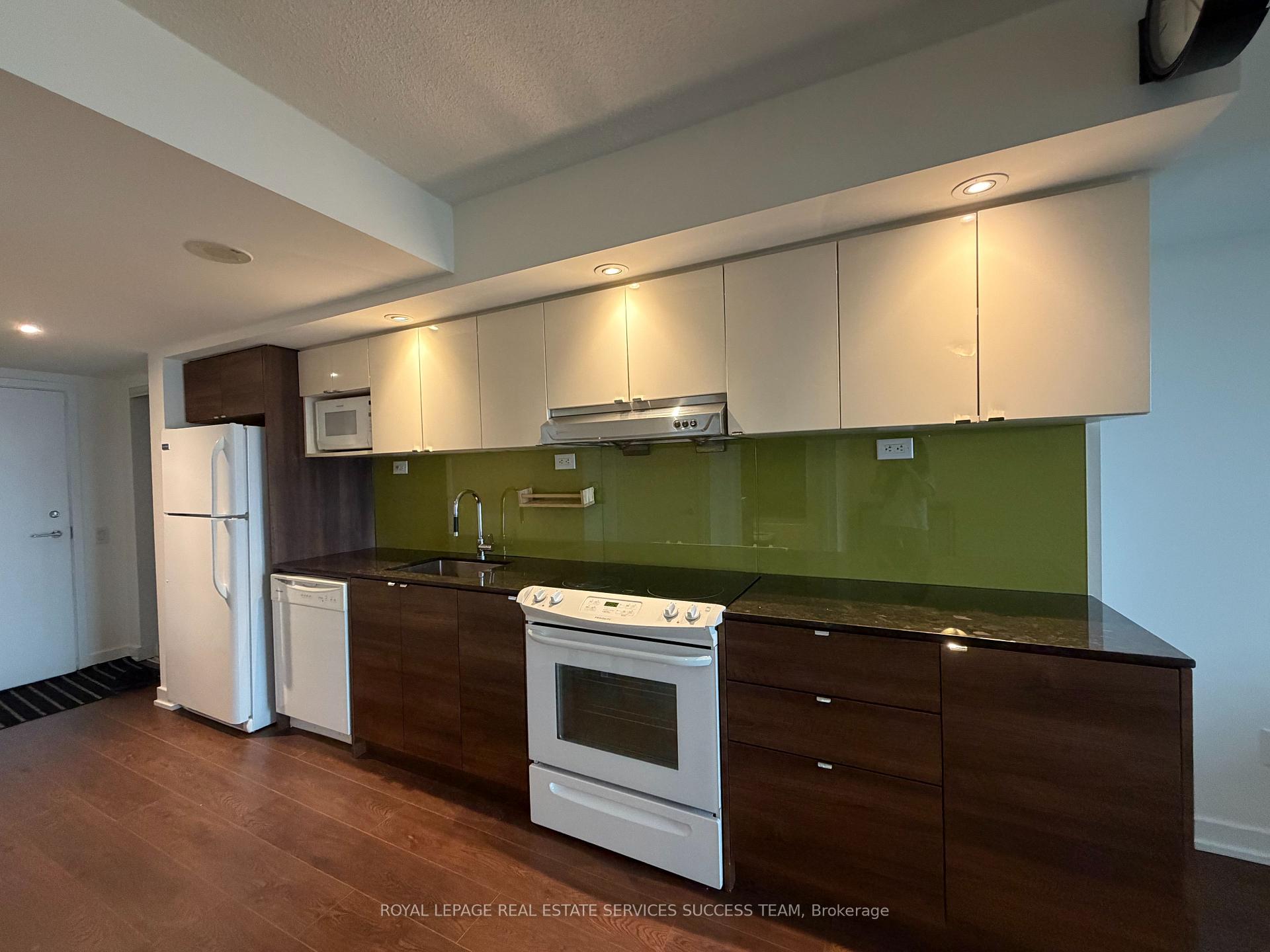 Photo 2 of Unit 1705, 121 Mcmahon Drive, North York, Bayview Village — HOMEH