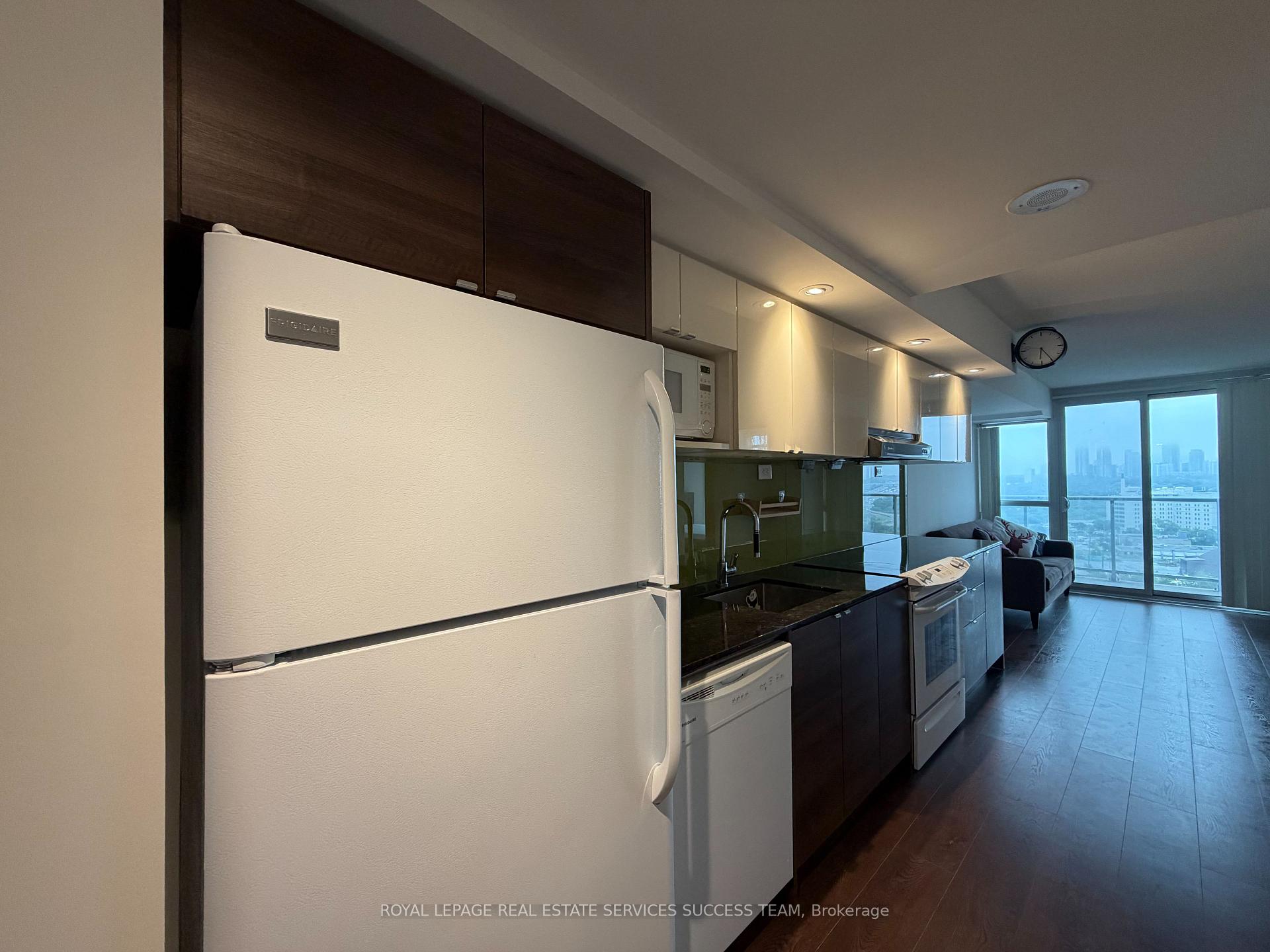 Photo 5 of Unit 1705, 121 Mcmahon Drive, North York, Bayview Village — HOMEH