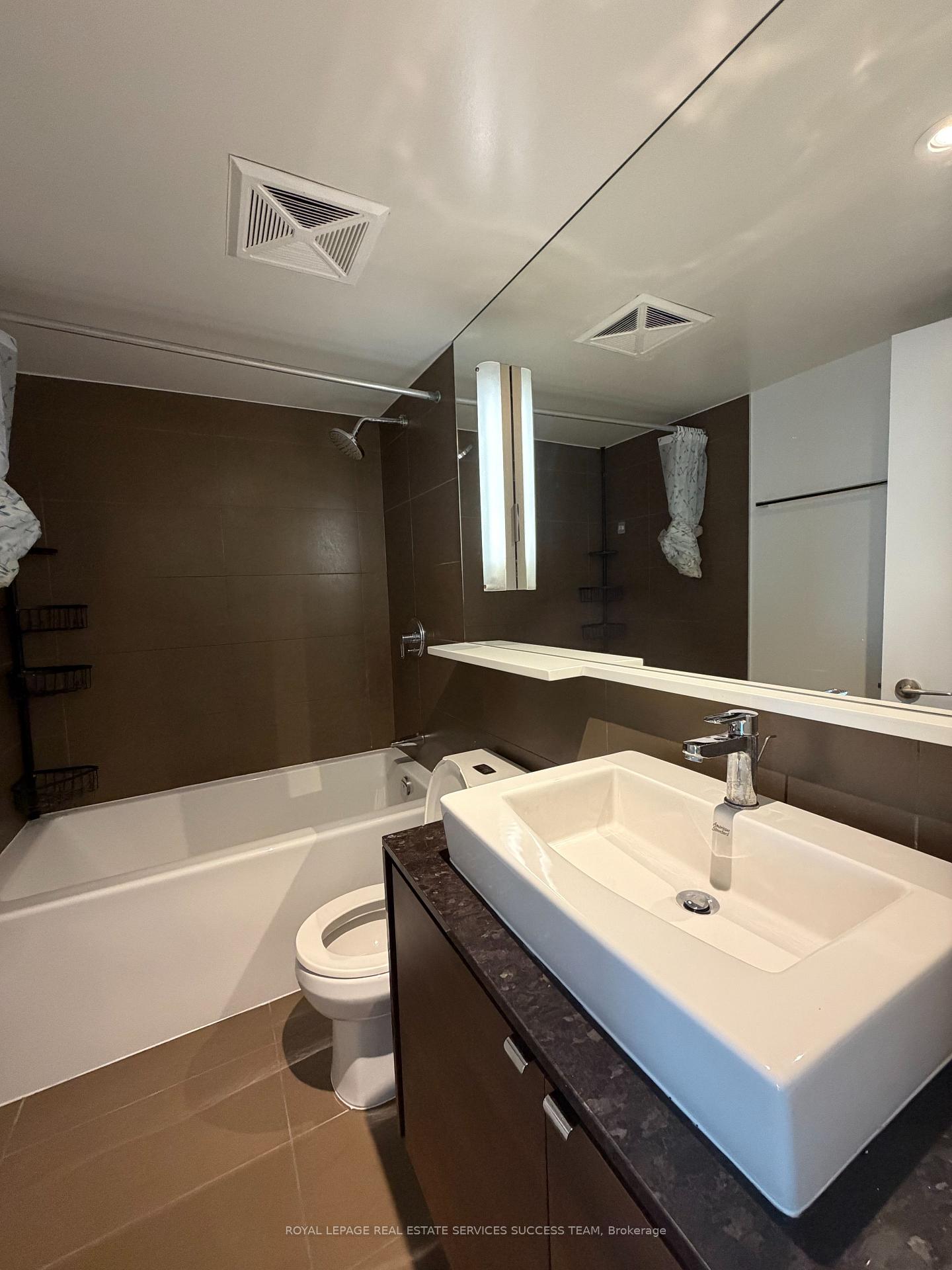 Photo 11 of Unit 1705, 121 Mcmahon Drive, North York, Bayview Village — HOMEH