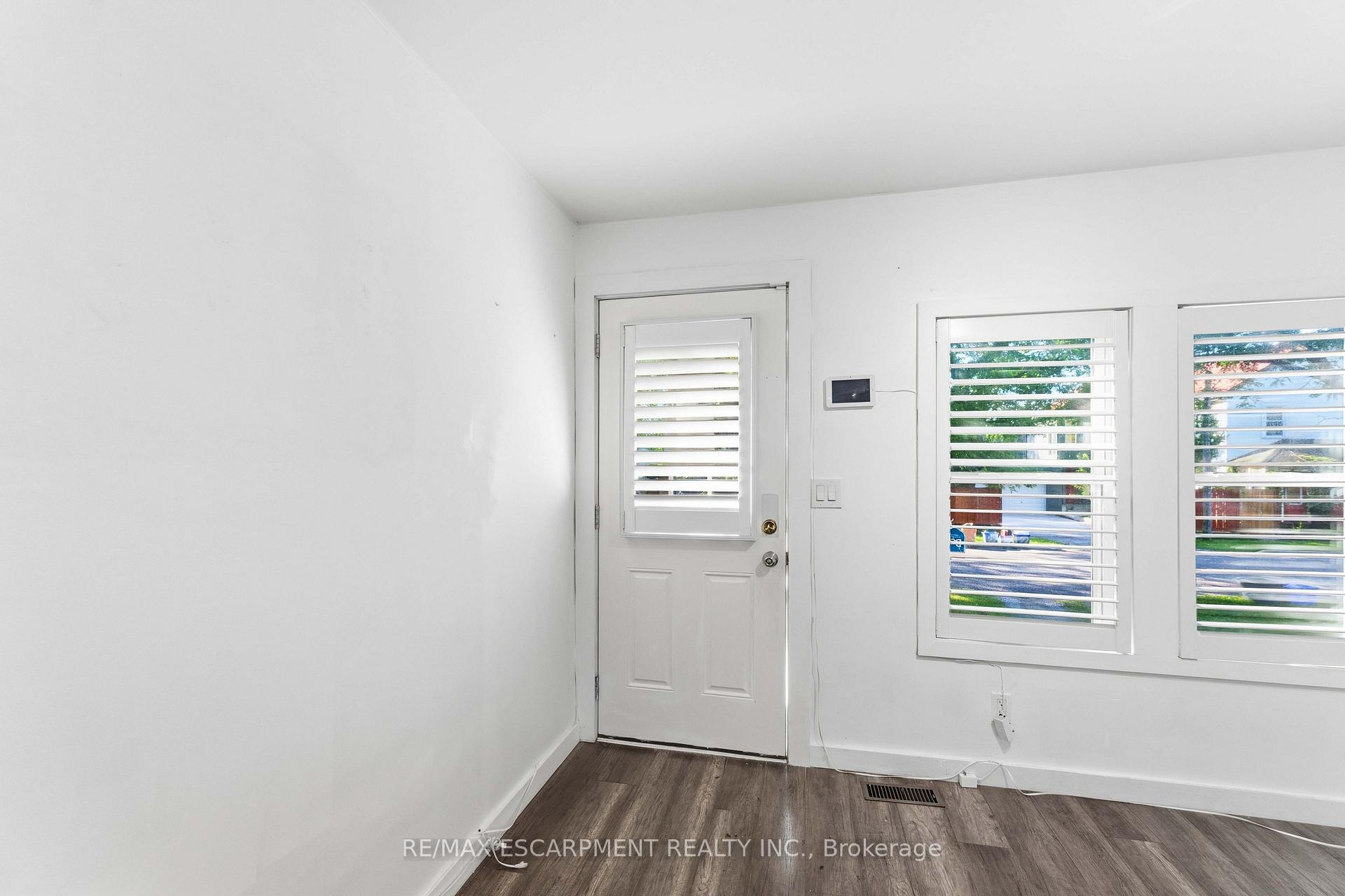 Photo 4 of 37 Maplecrest Avenue, St. Catharines, Burleigh Hill — HOMEH