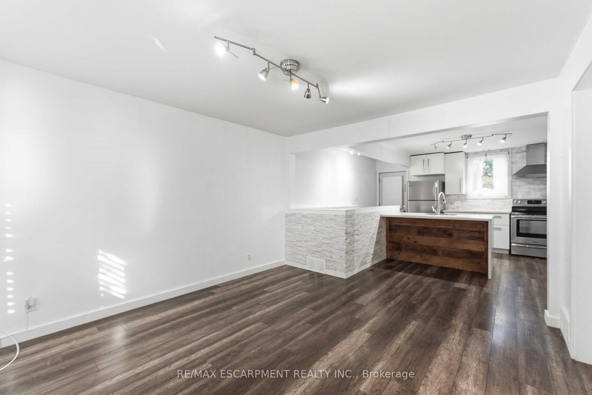Photo 6 of 37 Maplecrest Avenue, St. Catharines, Burleigh Hill — HOMEH