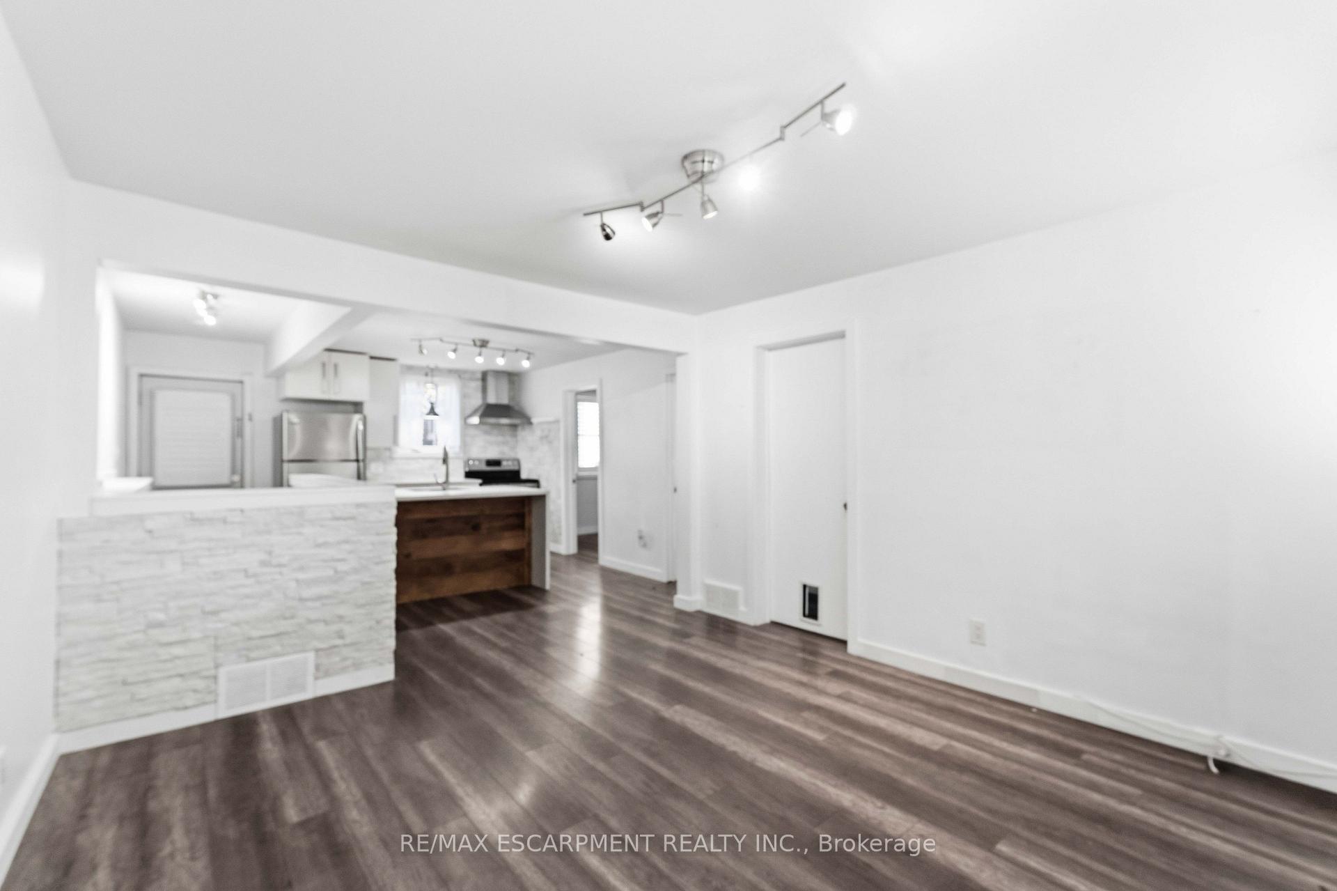 Photo 7 of 37 Maplecrest Avenue, St. Catharines, Burleigh Hill — HOMEH