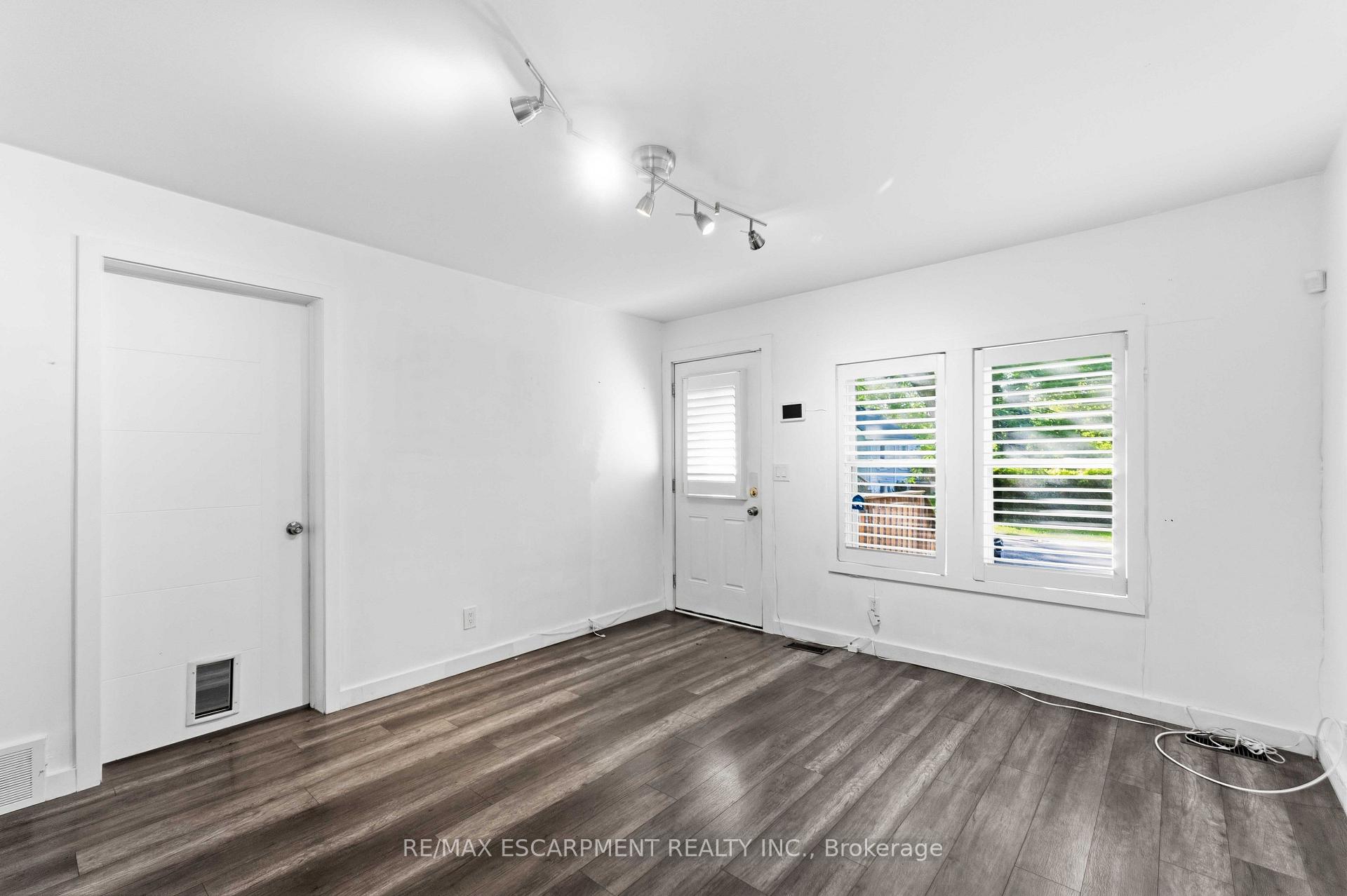 Photo 8 of 37 Maplecrest Avenue, St. Catharines, Burleigh Hill — HOMEH