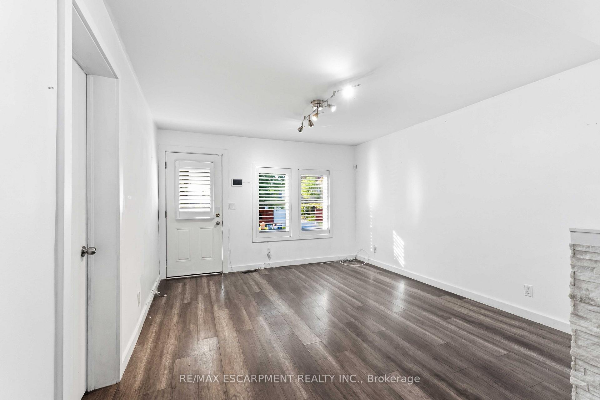 Photo 9 of 37 Maplecrest Avenue, St. Catharines, Burleigh Hill — HOMEH