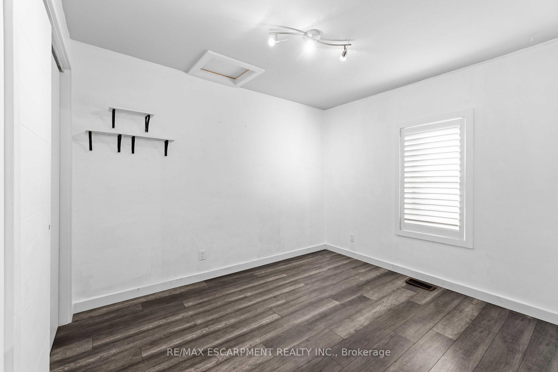 Photo 13 of 37 Maplecrest Avenue, St. Catharines, Burleigh Hill — HOMEH
